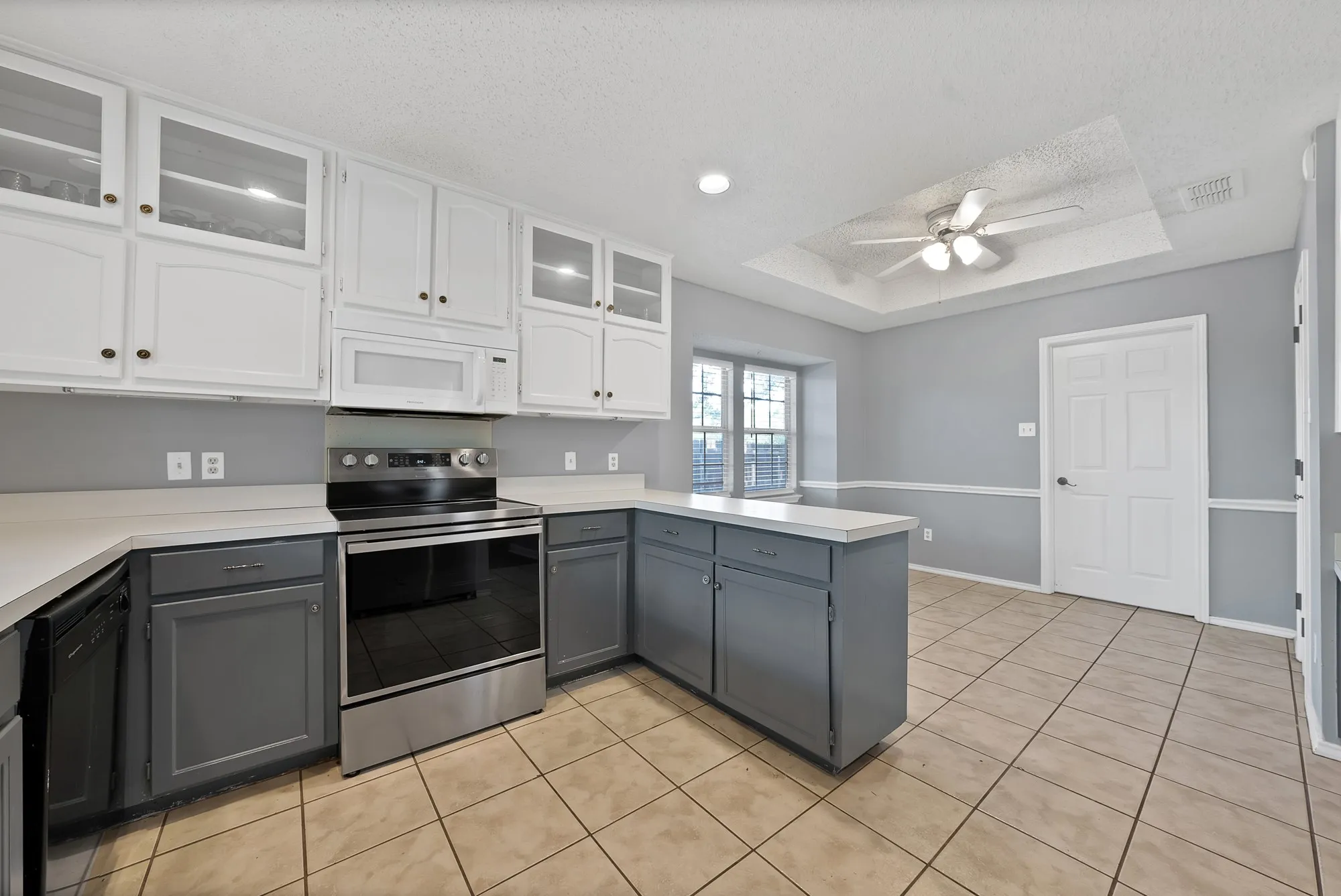 Single Family Residence For Sale in Tarrant County , 105 Arthur Drive, Kennedale, Texas 76060, 3 Bedroom, 2 Bathroom, 2 Garage spaces, 1,655 Sqft, built in 1987, mls#21346591, Real Estate Agent in Kennedale, Homes For Sale in Tarrant county, Homes For Sale in Kennedale, Realtor in Kennedale Texas, Real Estate Brokerage Independent Realty Texas, Luminita Cordes Realtor