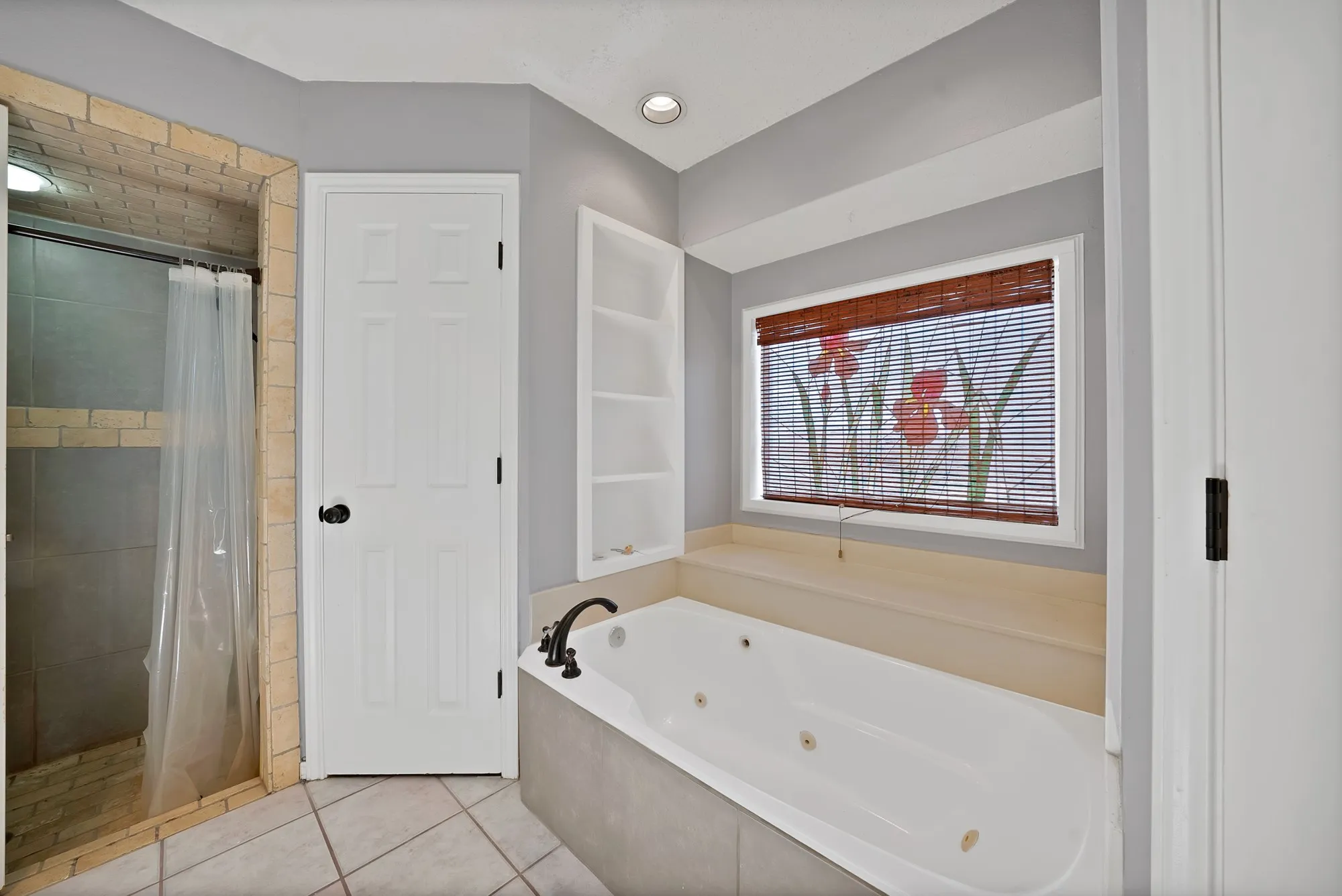 Single Family Residence For Sale in Tarrant County , 105 Arthur Drive, Kennedale, Texas 76060, 3 Bedroom, 2 Bathroom, 2 Garage spaces, 1,655 Sqft, built in 1987, mls#21346591, Real Estate Agent in Kennedale, Homes For Sale in Tarrant county, Homes For Sale in Kennedale, Realtor in Kennedale Texas, Real Estate Brokerage Independent Realty Texas, Luminita Cordes Realtor