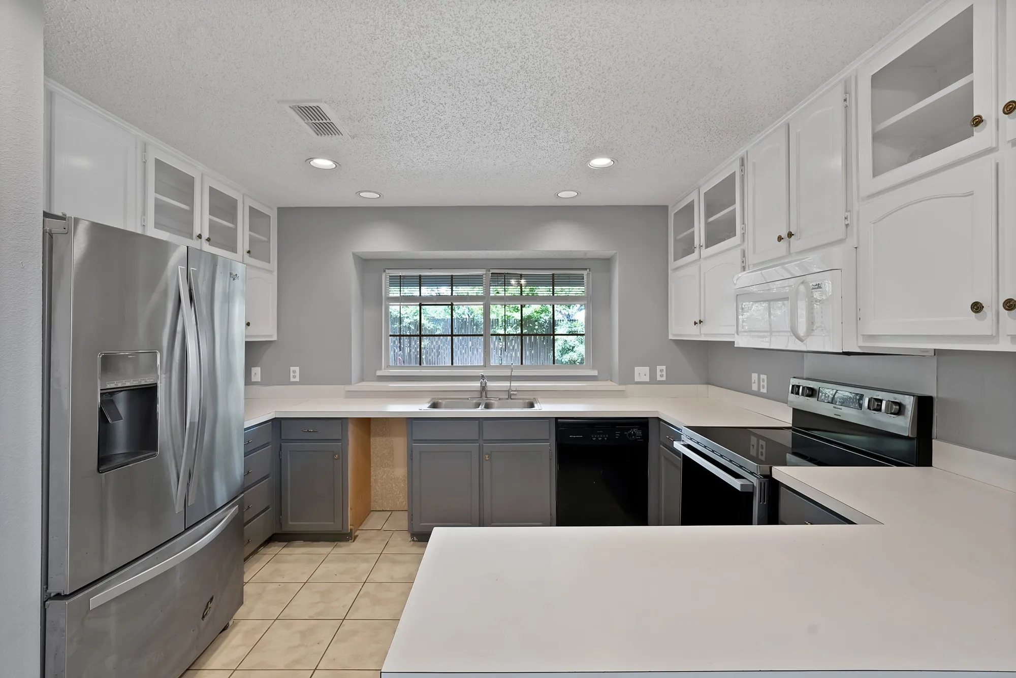 Single Family Residence For Sale in Tarrant County , 105 Arthur Drive, Kennedale, Texas 76060, 3 Bedroom, 2 Bathroom, 2 Garage spaces, 1,655 Sqft, built in 1987, mls#21346591, Real Estate Agent in Kennedale, Homes For Sale in Tarrant county, Homes For Sale in Kennedale, Realtor in Kennedale Texas, Real Estate Brokerage Independent Realty Texas, Luminita Cordes Realtor