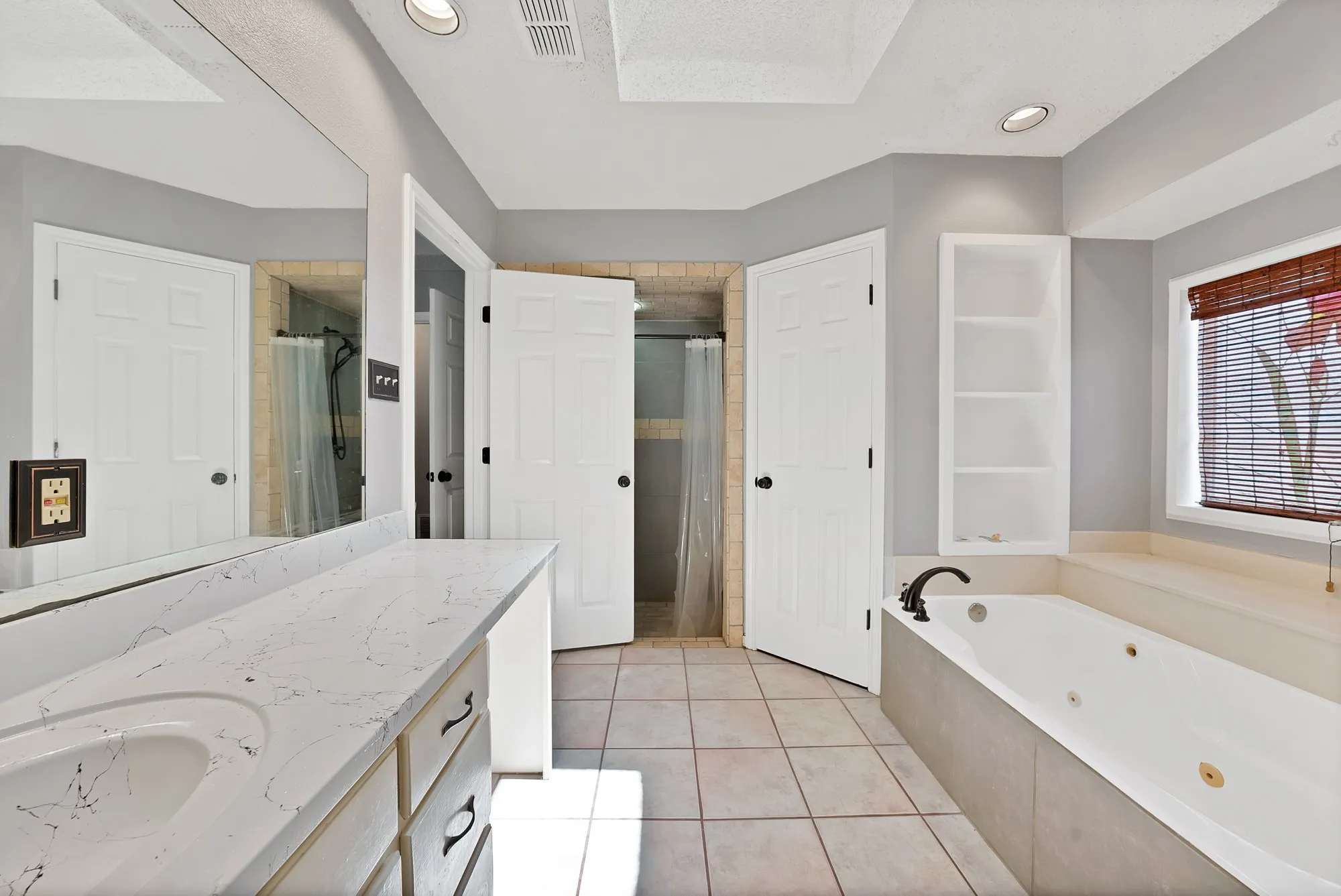 Single Family Residence For Sale in Tarrant County , 105 Arthur Drive, Kennedale, Texas 76060, 3 Bedroom, 2 Bathroom, 2 Garage spaces, 1,655 Sqft, built in 1987, mls#21346591, Real Estate Agent in Kennedale, Homes For Sale in Tarrant county, Homes For Sale in Kennedale, Realtor in Kennedale Texas, Real Estate Brokerage Independent Realty Texas, Luminita Cordes Realtor