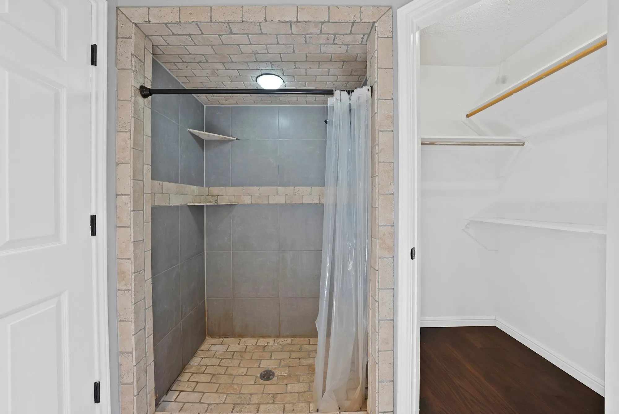 Single Family Residence For Sale in Tarrant County , 105 Arthur Drive, Kennedale, Texas 76060, 3 Bedroom, 2 Bathroom, 2 Garage spaces, 1,655 Sqft, built in 1987, mls#21346591, Real Estate Agent in Kennedale, Homes For Sale in Tarrant county, Homes For Sale in Kennedale, Realtor in Kennedale Texas, Real Estate Brokerage Independent Realty Texas, Luminita Cordes Realtor