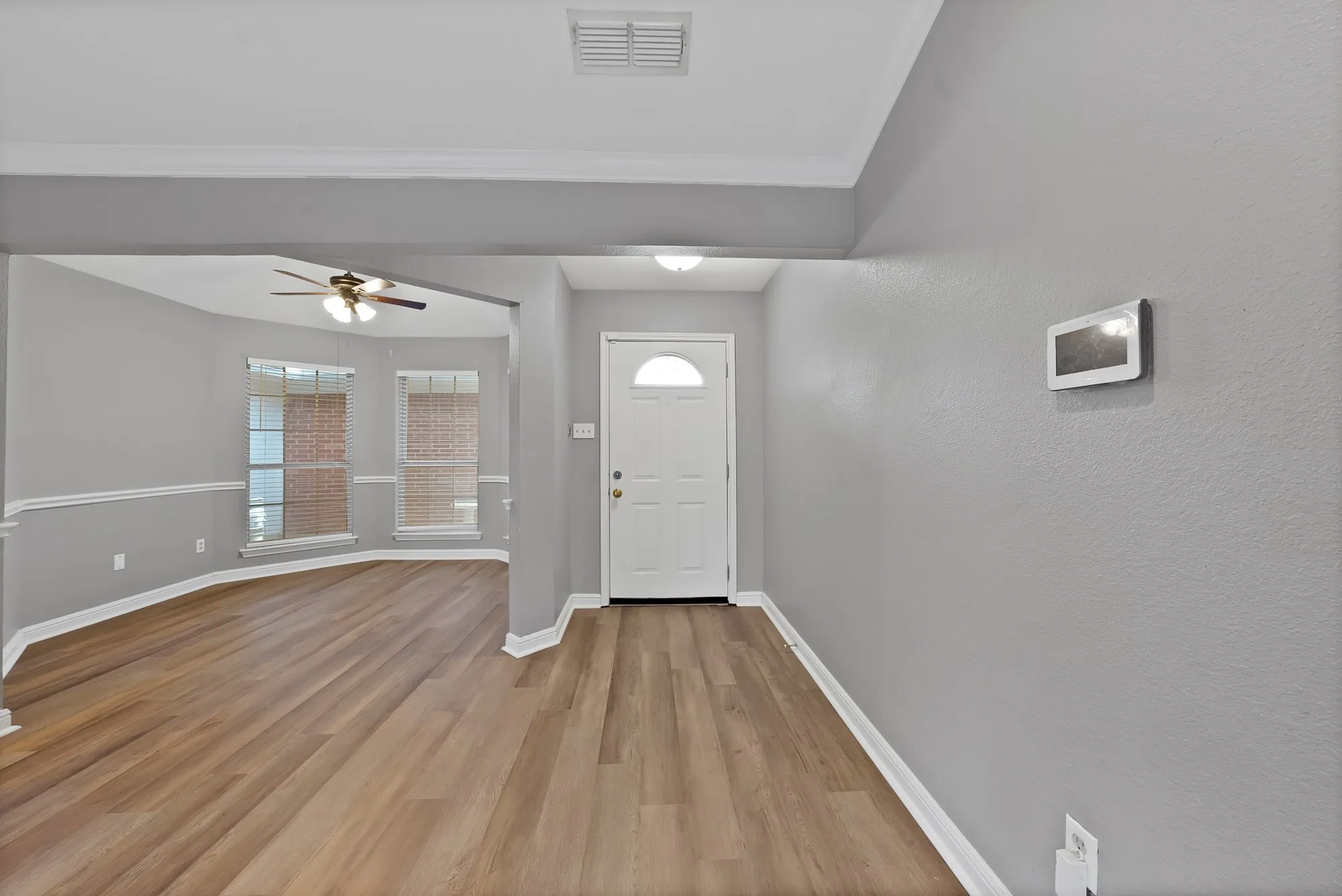 Single Family Residence For Sale in Tarrant County , 105 Arthur Drive, Kennedale, Texas 76060, 3 Bedroom, 2 Bathroom, 2 Garage spaces, 1,655 Sqft, built in 1987, mls#21346591, Real Estate Agent in Kennedale, Homes For Sale in Tarrant county, Homes For Sale in Kennedale, Realtor in Kennedale Texas, Real Estate Brokerage Independent Realty Texas, Luminita Cordes Realtor