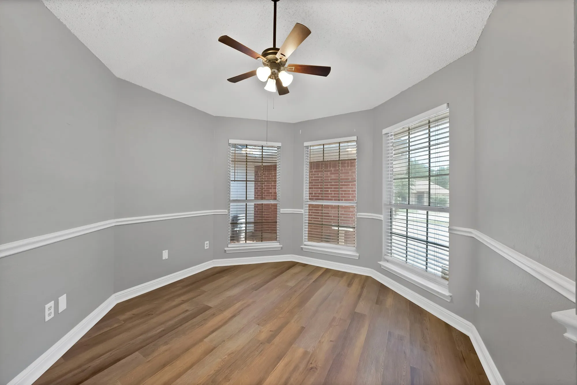 Single Family Residence For Sale in Tarrant County , 105 Arthur Drive, Kennedale, Texas 76060, 3 Bedroom, 2 Bathroom, 2 Garage spaces, 1,655 Sqft, built in 1987, mls#21346591, Real Estate Agent in Kennedale, Homes For Sale in Tarrant county, Homes For Sale in Kennedale, Realtor in Kennedale Texas, Real Estate Brokerage Independent Realty Texas, Luminita Cordes Realtor