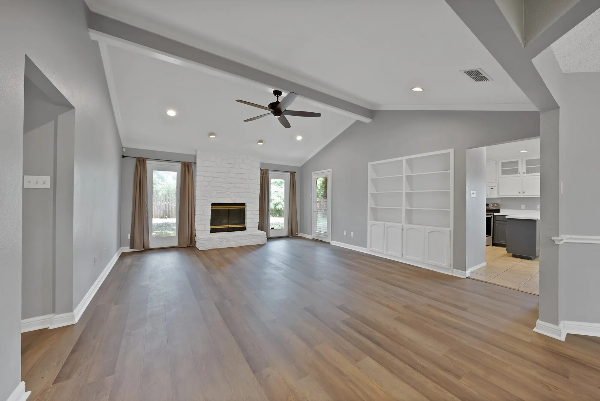 Single Family Residence For Sale in Tarrant County , 105 Arthur Drive, Kennedale, Texas 76060, 3 Bedroom, 2 Bathroom, 2 Garage spaces, 1,655 Sqft, built in 1987, mls#21346591, Real Estate Agent in Kennedale, Homes For Sale in Tarrant county, Homes For Sale in Kennedale, Realtor in Kennedale Texas, Real Estate Brokerage Independent Realty Texas, Luminita Cordes Realtor