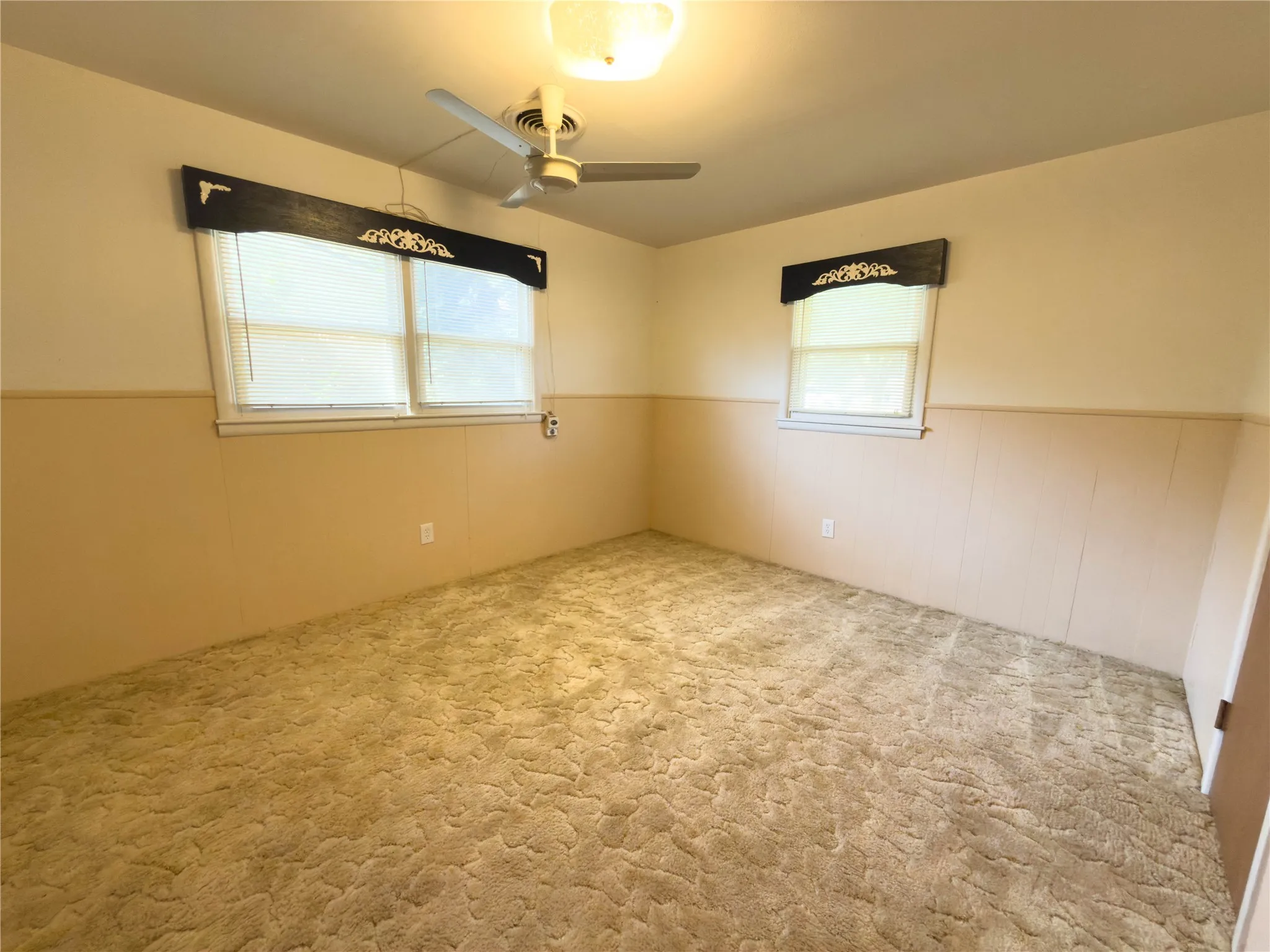Single Family Residence For Sale in Taylor County , 2117 Oakwood Lane, Abilene, Texas 79605, 3 Bedroom, 2 Bathroom, 2 Garage spaces, 2,071 Sqft, built in 1958, mls#21345703, Real Estate Agent in Abilene, Homes For Sale in Taylor county, Homes For Sale in Abilene, Realtor in Abilene Texas, Real Estate Brokerage Independent Realty Texas, Luminita Cordes Realtor