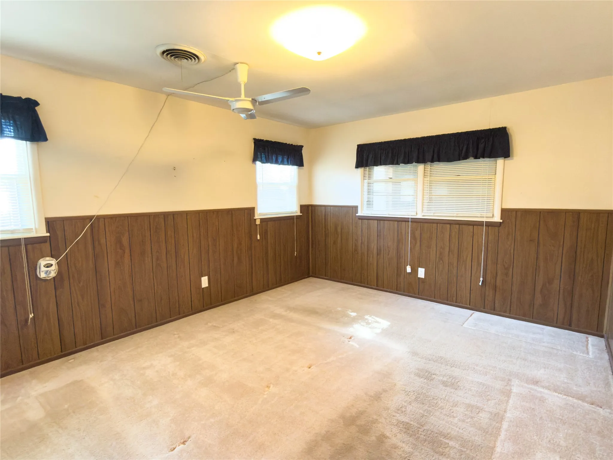 Single Family Residence For Sale in Taylor County , 2117 Oakwood Lane, Abilene, Texas 79605, 3 Bedroom, 2 Bathroom, 2 Garage spaces, 2,071 Sqft, built in 1958, mls#21345703, Real Estate Agent in Abilene, Homes For Sale in Taylor county, Homes For Sale in Abilene, Realtor in Abilene Texas, Real Estate Brokerage Independent Realty Texas, Luminita Cordes Realtor