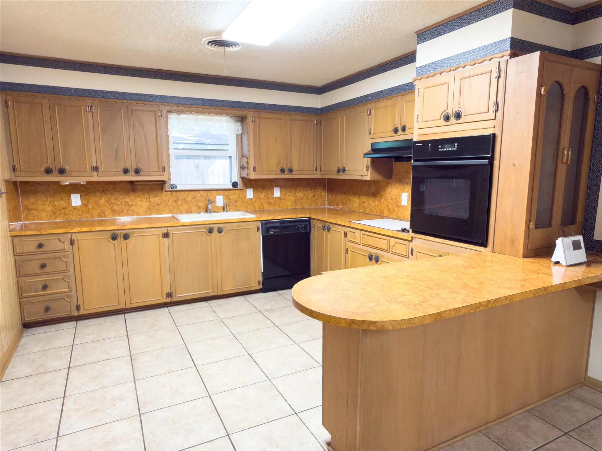 Single Family Residence For Sale in Taylor County , 2117 Oakwood Lane, Abilene, Texas 79605, 3 Bedroom, 2 Bathroom, 2 Garage spaces, 2,071 Sqft, built in 1958, mls#21345703, Real Estate Agent in Abilene, Homes For Sale in Taylor county, Homes For Sale in Abilene, Realtor in Abilene Texas, Real Estate Brokerage Independent Realty Texas, Luminita Cordes Realtor