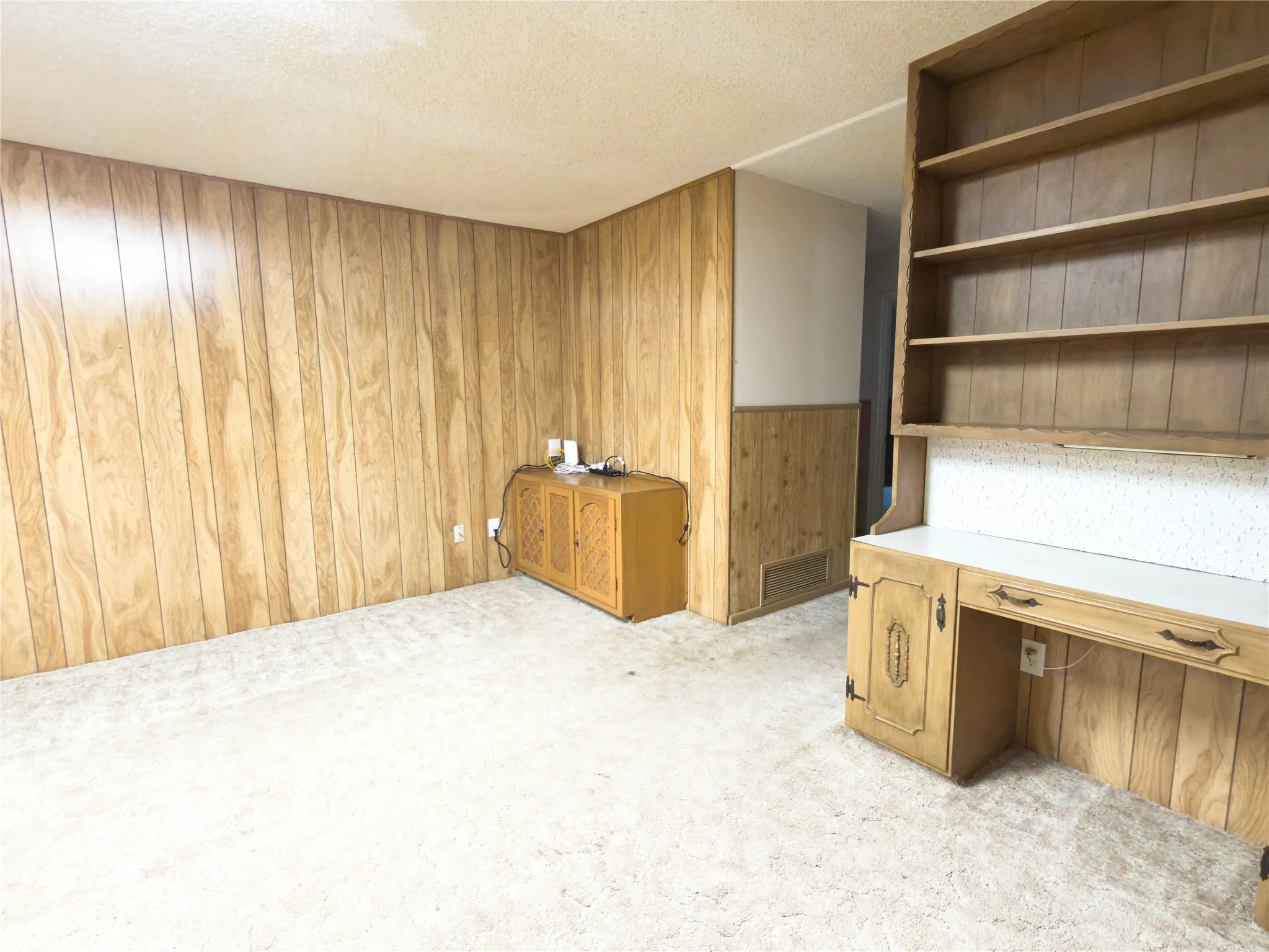 Single Family Residence For Sale in Taylor County , 2117 Oakwood Lane, Abilene, Texas 79605, 3 Bedroom, 2 Bathroom, 2 Garage spaces, 2,071 Sqft, built in 1958, mls#21345703, Real Estate Agent in Abilene, Homes For Sale in Taylor county, Homes For Sale in Abilene, Realtor in Abilene Texas, Real Estate Brokerage Independent Realty Texas, Luminita Cordes Realtor