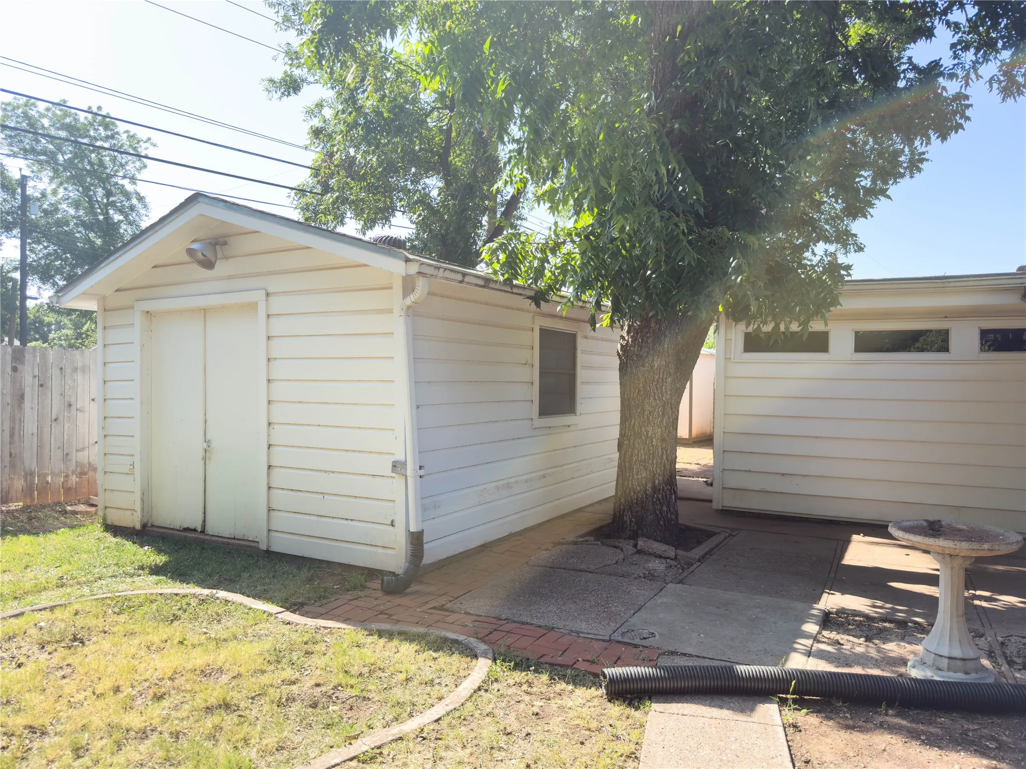 Single Family Residence For Sale in Taylor County , 2117 Oakwood Lane, Abilene, Texas 79605, 3 Bedroom, 2 Bathroom, 2 Garage spaces, 2,071 Sqft, built in 1958, mls#21345703, Real Estate Agent in Abilene, Homes For Sale in Taylor county, Homes For Sale in Abilene, Realtor in Abilene Texas, Real Estate Brokerage Independent Realty Texas, Luminita Cordes Realtor