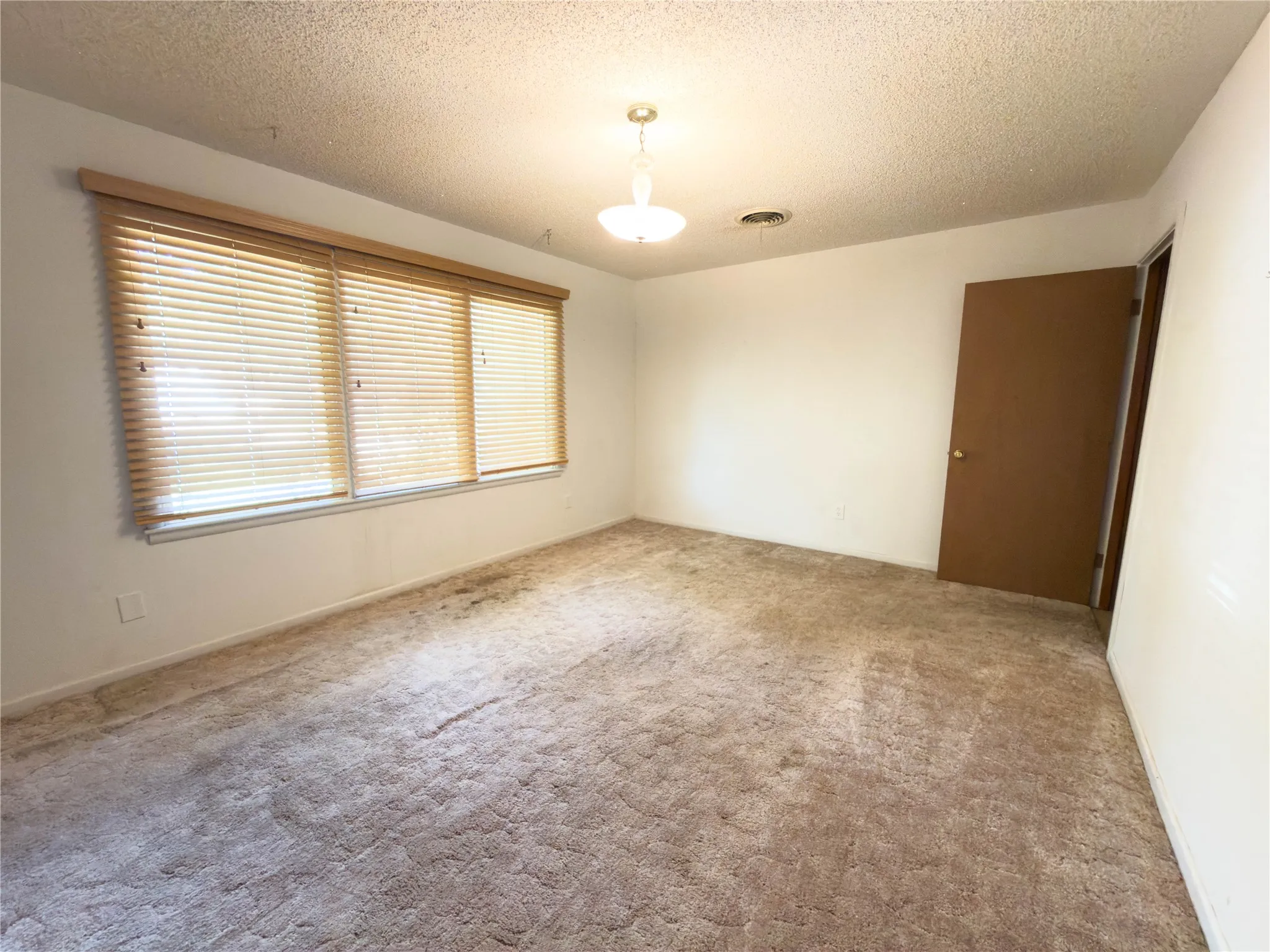 Single Family Residence For Sale in Taylor County , 2117 Oakwood Lane, Abilene, Texas 79605, 3 Bedroom, 2 Bathroom, 2 Garage spaces, 2,071 Sqft, built in 1958, mls#21345703, Real Estate Agent in Abilene, Homes For Sale in Taylor county, Homes For Sale in Abilene, Realtor in Abilene Texas, Real Estate Brokerage Independent Realty Texas, Luminita Cordes Realtor