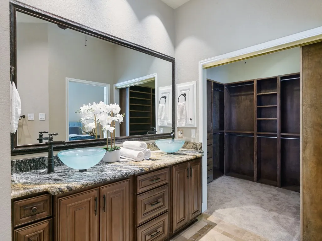 Single Family Residence For Sale in Dallas County , 8605 Wellington Point Drive, Irving, Texas 75063, 3 Bedroom, 2 Bathroom, 2 Garage spaces, 1,911 Sqft, built in 1993, mls#21345908, Real Estate Agent in Irving, Homes For Sale in Dallas county, Homes For Sale in Irving, Realtor in Irving Texas, Real Estate Brokerage Independent Realty Texas, Luminita Cordes Realtor
