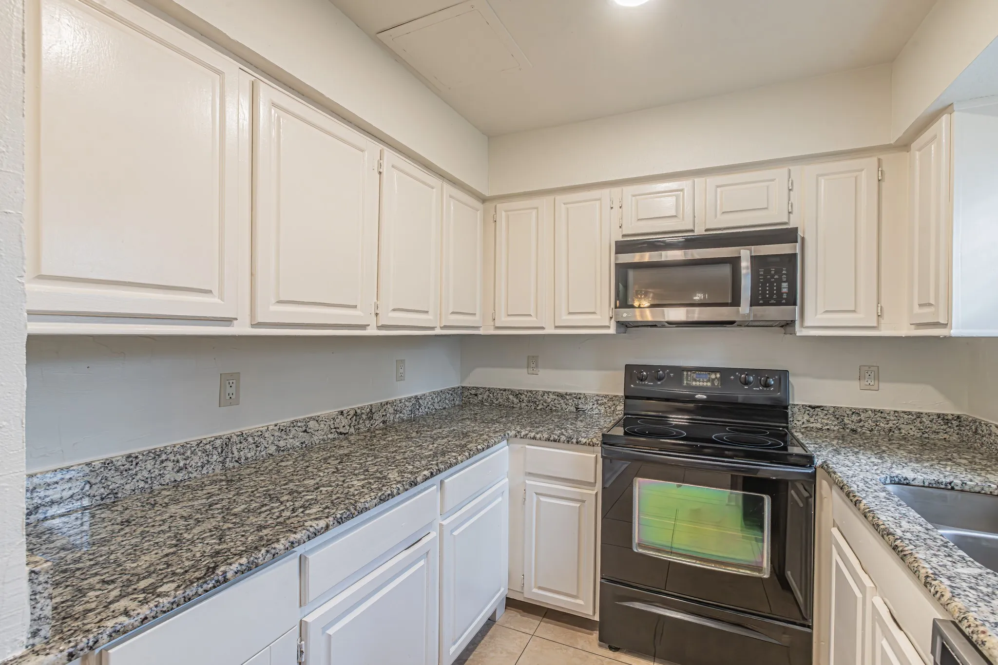 Condominium For Sale in Tarrant County , 2728 Copper Creek Drive 107, Arlington, Texas 76006, 2 Bedroom, 1 Bathroom, Garage spaces, 888 Sqft, built in 1983, mls#21347165, Real Estate Agent in Arlington, Homes For Sale in Tarrant county, Homes For Sale in Arlington, Realtor in Arlington Texas, Real Estate Brokerage Independent Realty Texas, Luminita Cordes Realtor