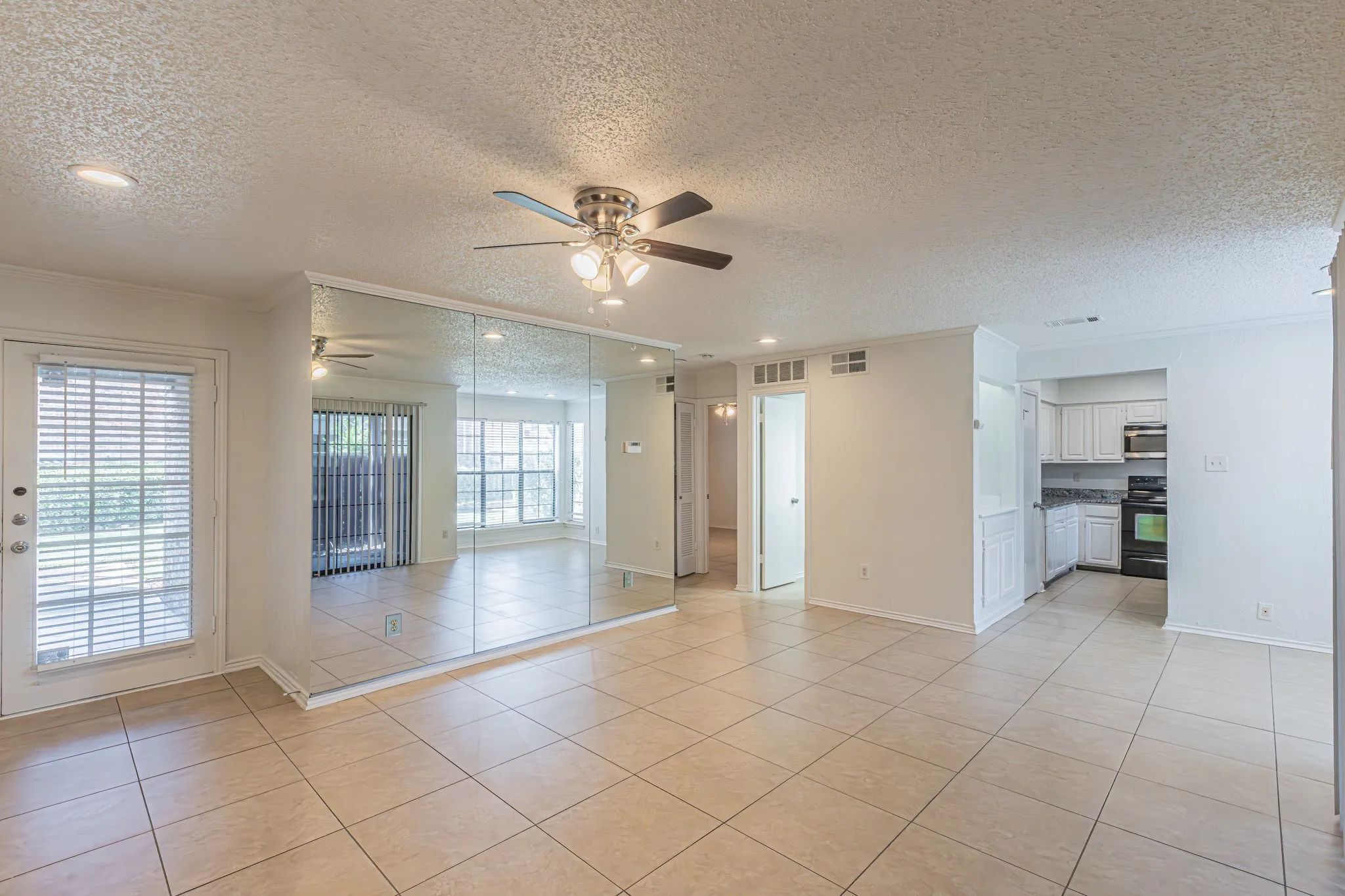 Condominium For Sale in Tarrant County , 2728 Copper Creek Drive 107, Arlington, Texas 76006, 2 Bedroom, 1 Bathroom, Garage spaces, 888 Sqft, built in 1983, mls#21347165, Real Estate Agent in Arlington, Homes For Sale in Tarrant county, Homes For Sale in Arlington, Realtor in Arlington Texas, Real Estate Brokerage Independent Realty Texas, Luminita Cordes Realtor