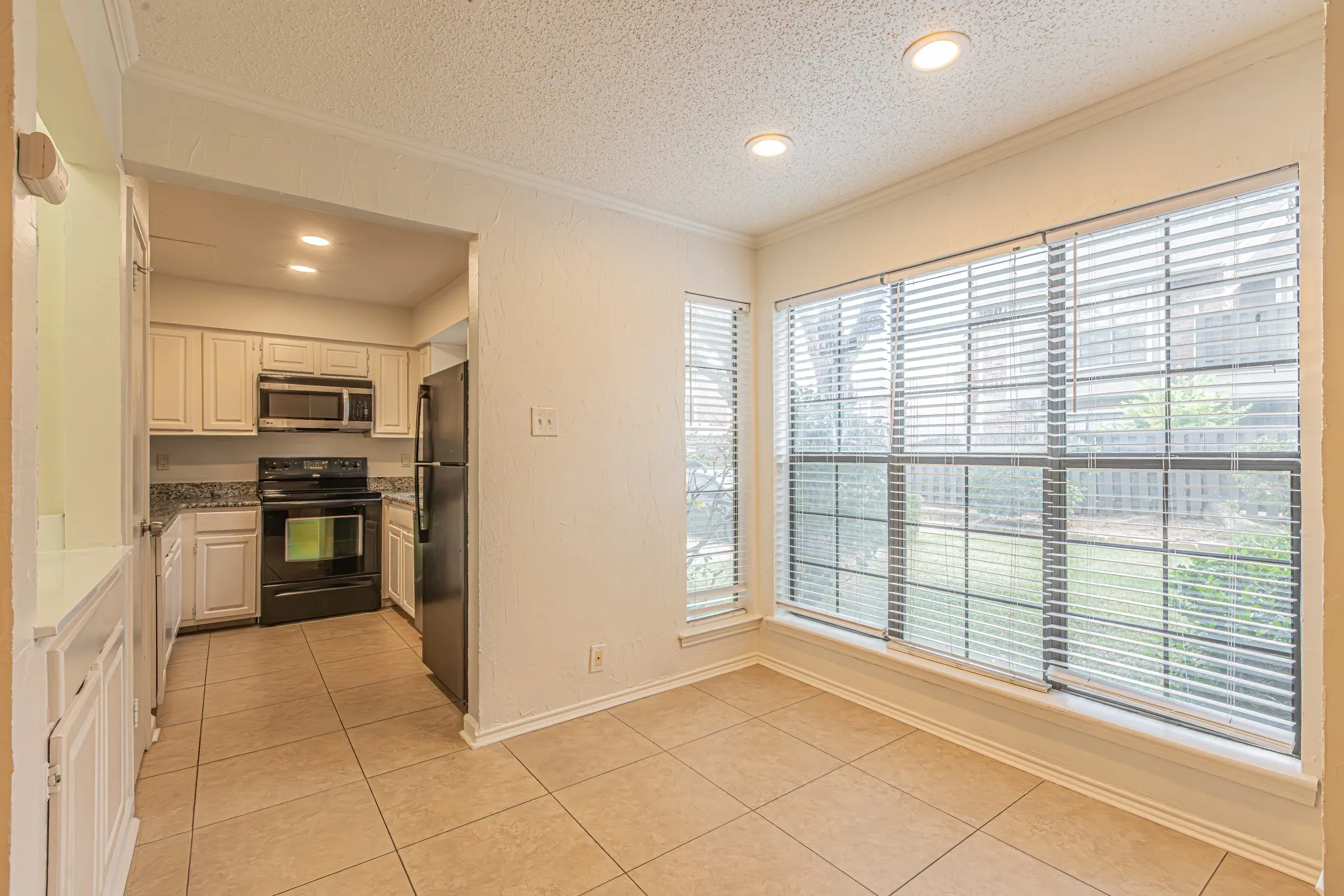 Condominium For Sale in Tarrant County , 2728 Copper Creek Drive 107, Arlington, Texas 76006, 2 Bedroom, 1 Bathroom, Garage spaces, 888 Sqft, built in 1983, mls#21347165, Real Estate Agent in Arlington, Homes For Sale in Tarrant county, Homes For Sale in Arlington, Realtor in Arlington Texas, Real Estate Brokerage Independent Realty Texas, Luminita Cordes Realtor