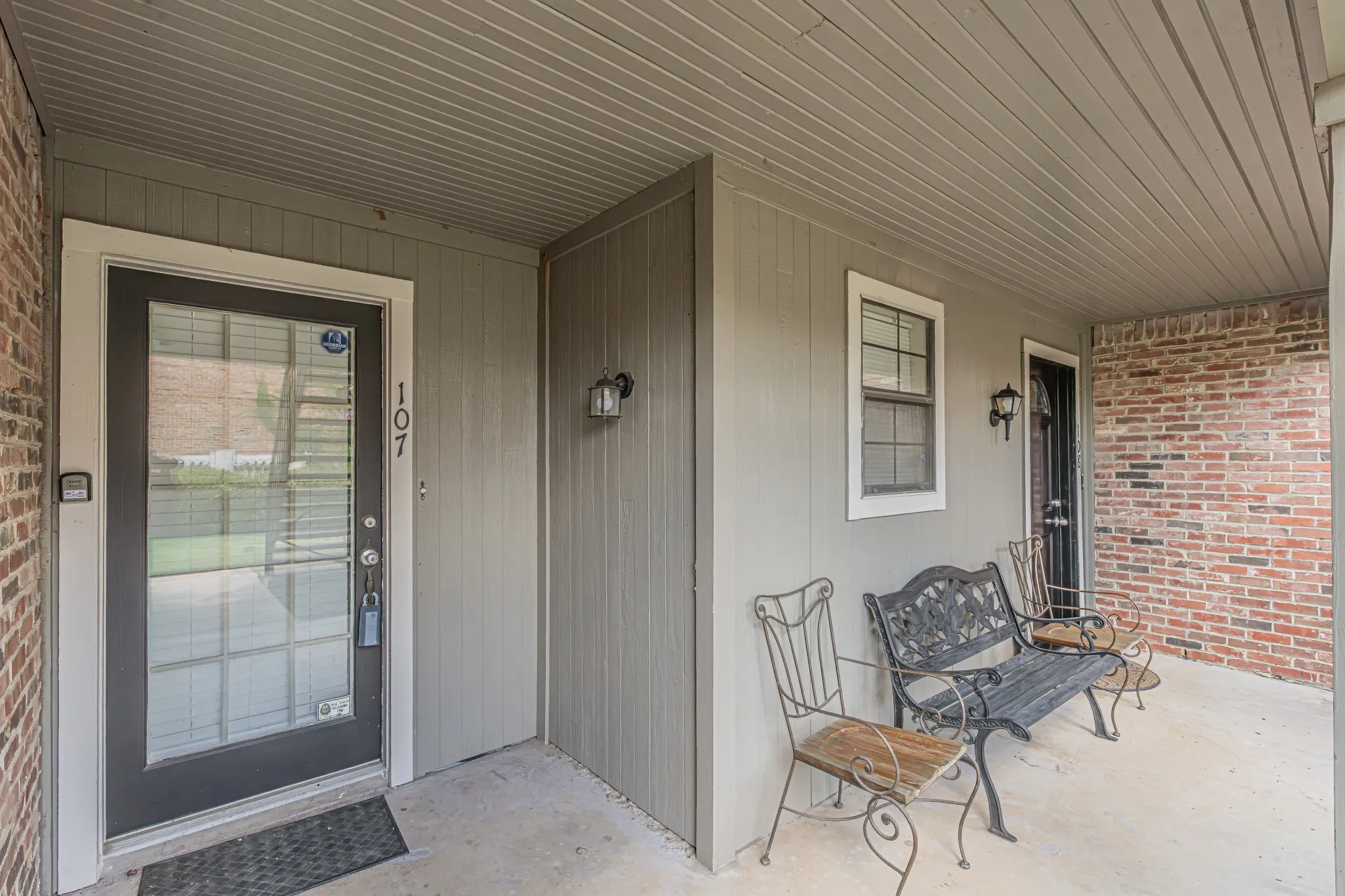 Condominium For Sale in Tarrant County , 2728 Copper Creek Drive 107, Arlington, Texas 76006, 2 Bedroom, 1 Bathroom, Garage spaces, 888 Sqft, built in 1983, mls#21347165, Real Estate Agent in Arlington, Homes For Sale in Tarrant county, Homes For Sale in Arlington, Realtor in Arlington Texas, Real Estate Brokerage Independent Realty Texas, Luminita Cordes Realtor