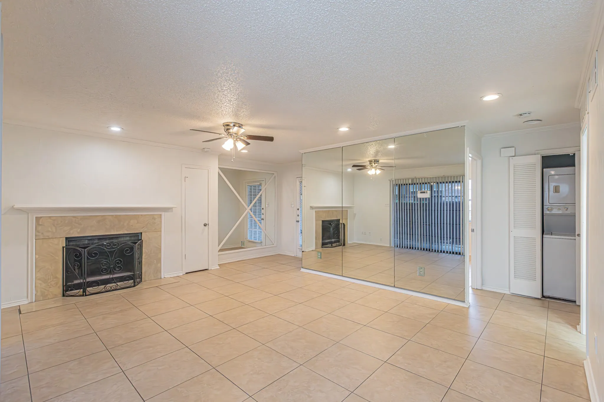 Condominium For Sale in Tarrant County , 2728 Copper Creek Drive 107, Arlington, Texas 76006, 2 Bedroom, 1 Bathroom, Garage spaces, 888 Sqft, built in 1983, mls#21347165, Real Estate Agent in Arlington, Homes For Sale in Tarrant county, Homes For Sale in Arlington, Realtor in Arlington Texas, Real Estate Brokerage Independent Realty Texas, Luminita Cordes Realtor