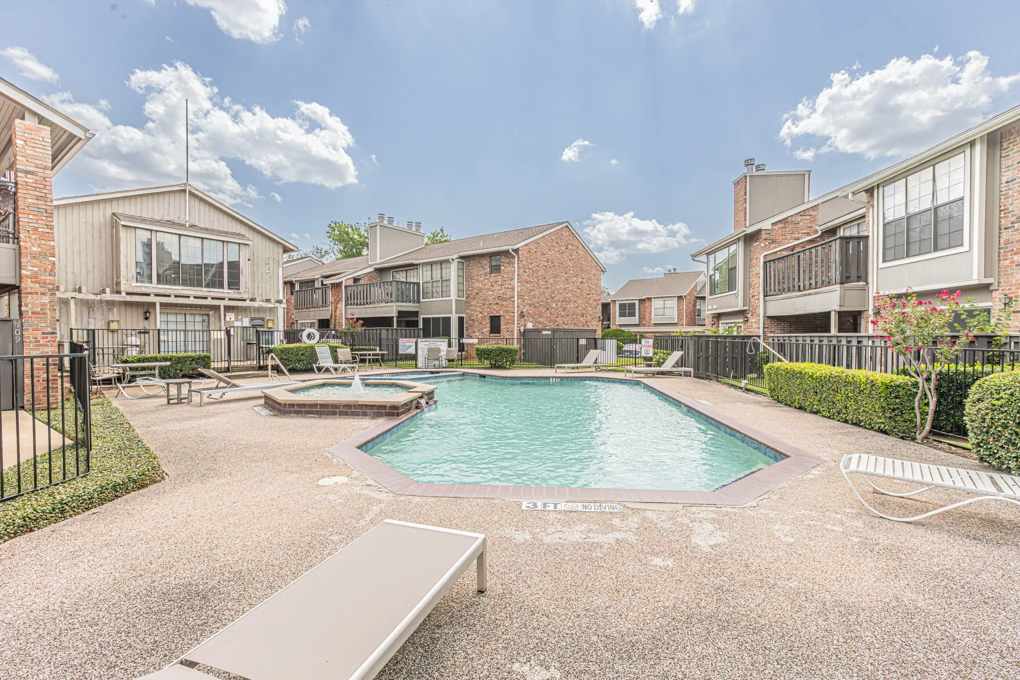 Condominium For Sale in Tarrant County , 2728 Copper Creek Drive 107, Arlington, Texas 76006, 2 Bedroom, 1 Bathroom, Garage spaces, 888 Sqft, built in 1983, mls#21347165, Real Estate Agent in Arlington, Homes For Sale in Tarrant county, Homes For Sale in Arlington, Realtor in Arlington Texas, Real Estate Brokerage Independent Realty Texas, Luminita Cordes Realtor