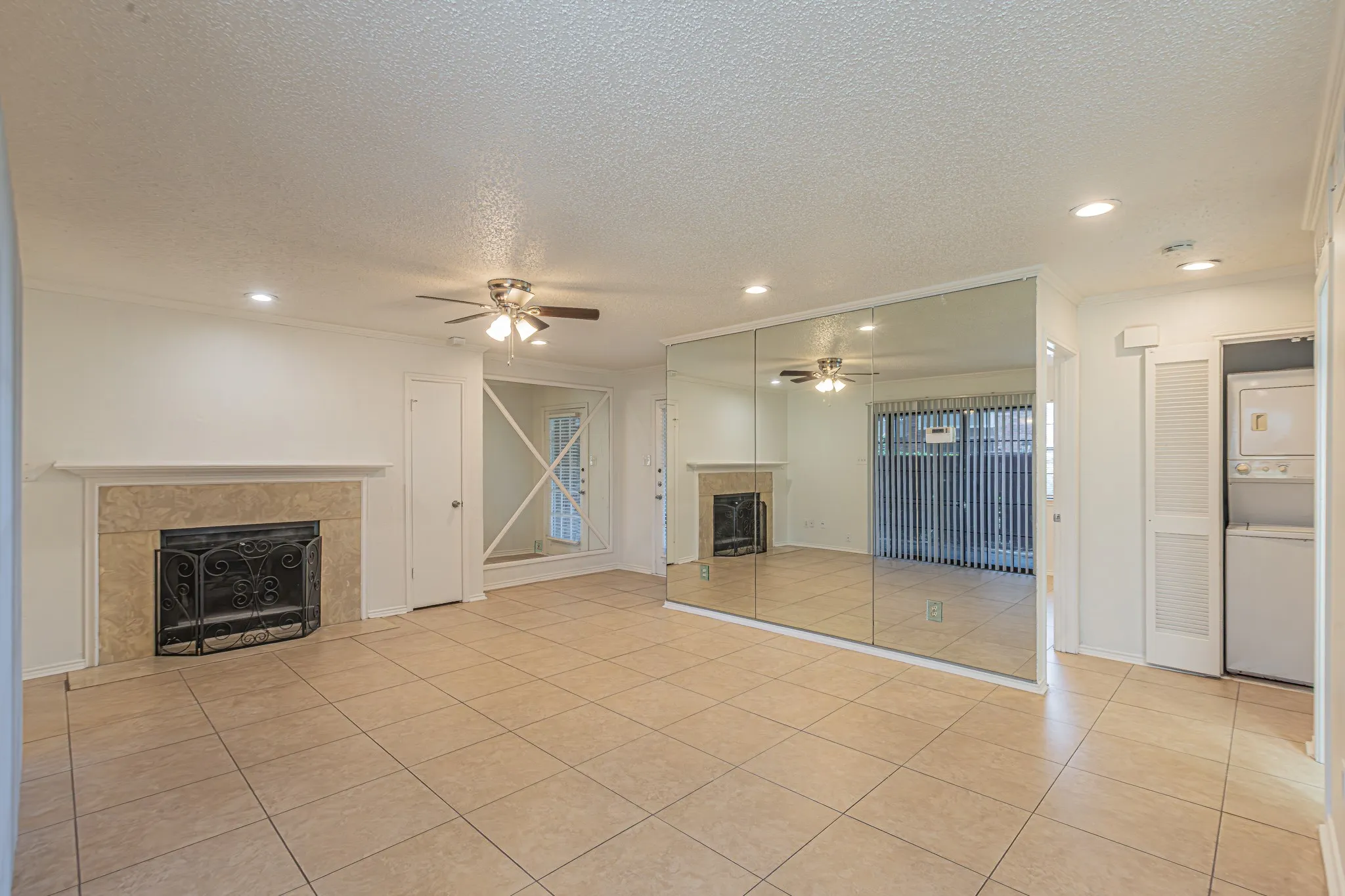 Condominium For Sale in Tarrant County , 2728 Copper Creek Drive 107, Arlington, Texas 76006, 2 Bedroom, 1 Bathroom, Garage spaces, 888 Sqft, built in 1983, mls#21347165, Real Estate Agent in Arlington, Homes For Sale in Tarrant county, Homes For Sale in Arlington, Realtor in Arlington Texas, Real Estate Brokerage Independent Realty Texas, Luminita Cordes Realtor