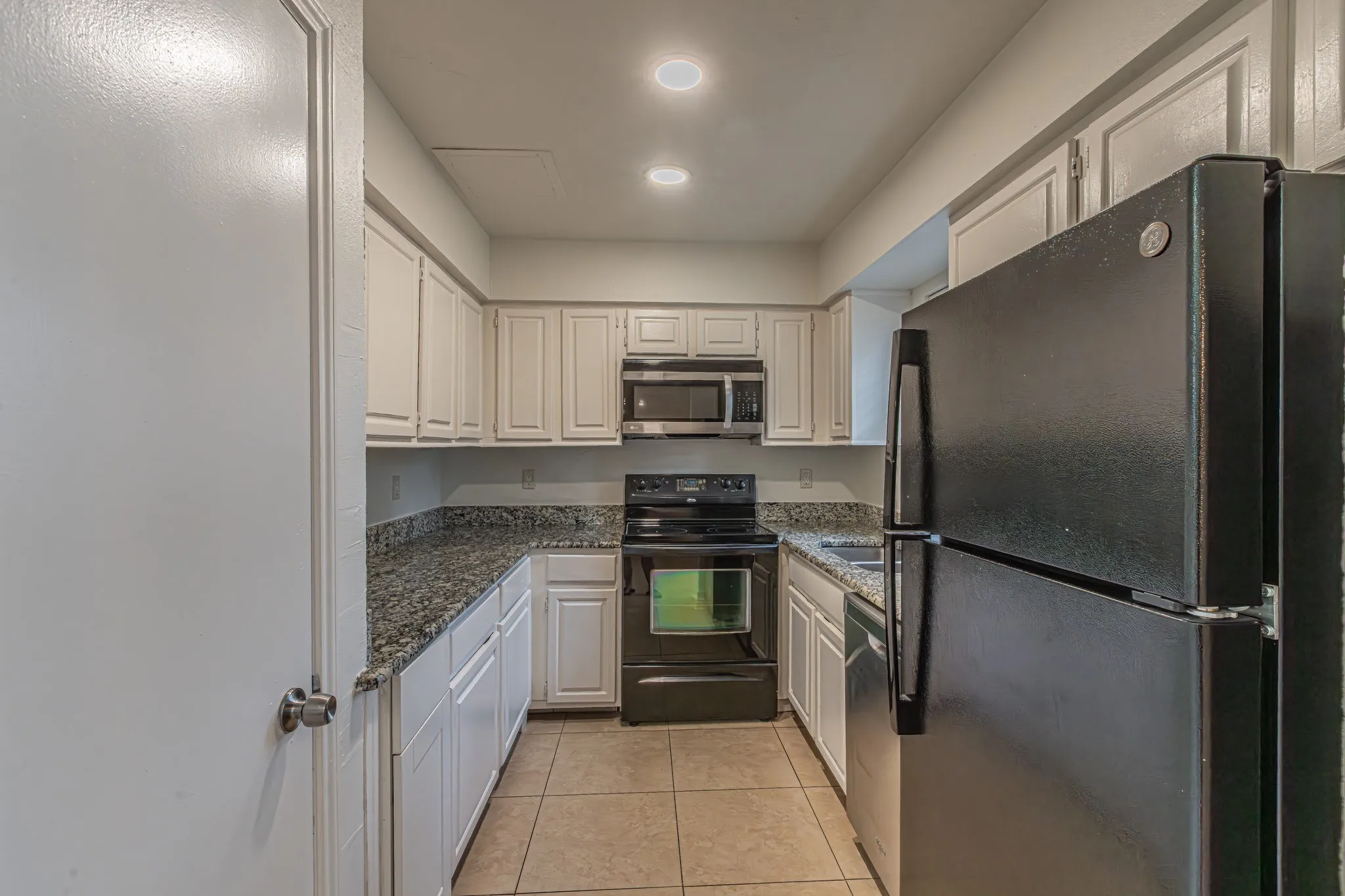 Condominium For Sale in Tarrant County , 2728 Copper Creek Drive 107, Arlington, Texas 76006, 2 Bedroom, 1 Bathroom, Garage spaces, 888 Sqft, built in 1983, mls#21347165, Real Estate Agent in Arlington, Homes For Sale in Tarrant county, Homes For Sale in Arlington, Realtor in Arlington Texas, Real Estate Brokerage Independent Realty Texas, Luminita Cordes Realtor