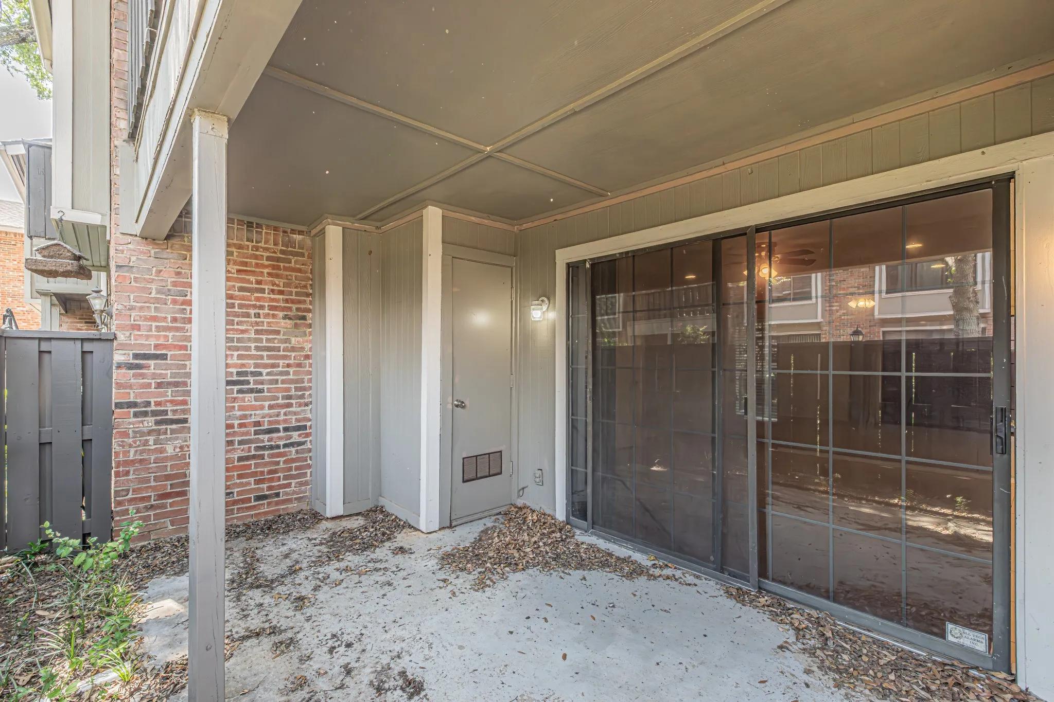 Condominium For Sale in Tarrant County , 2728 Copper Creek Drive 107, Arlington, Texas 76006, 2 Bedroom, 1 Bathroom, Garage spaces, 888 Sqft, built in 1983, mls#21347165, Real Estate Agent in Arlington, Homes For Sale in Tarrant county, Homes For Sale in Arlington, Realtor in Arlington Texas, Real Estate Brokerage Independent Realty Texas, Luminita Cordes Realtor