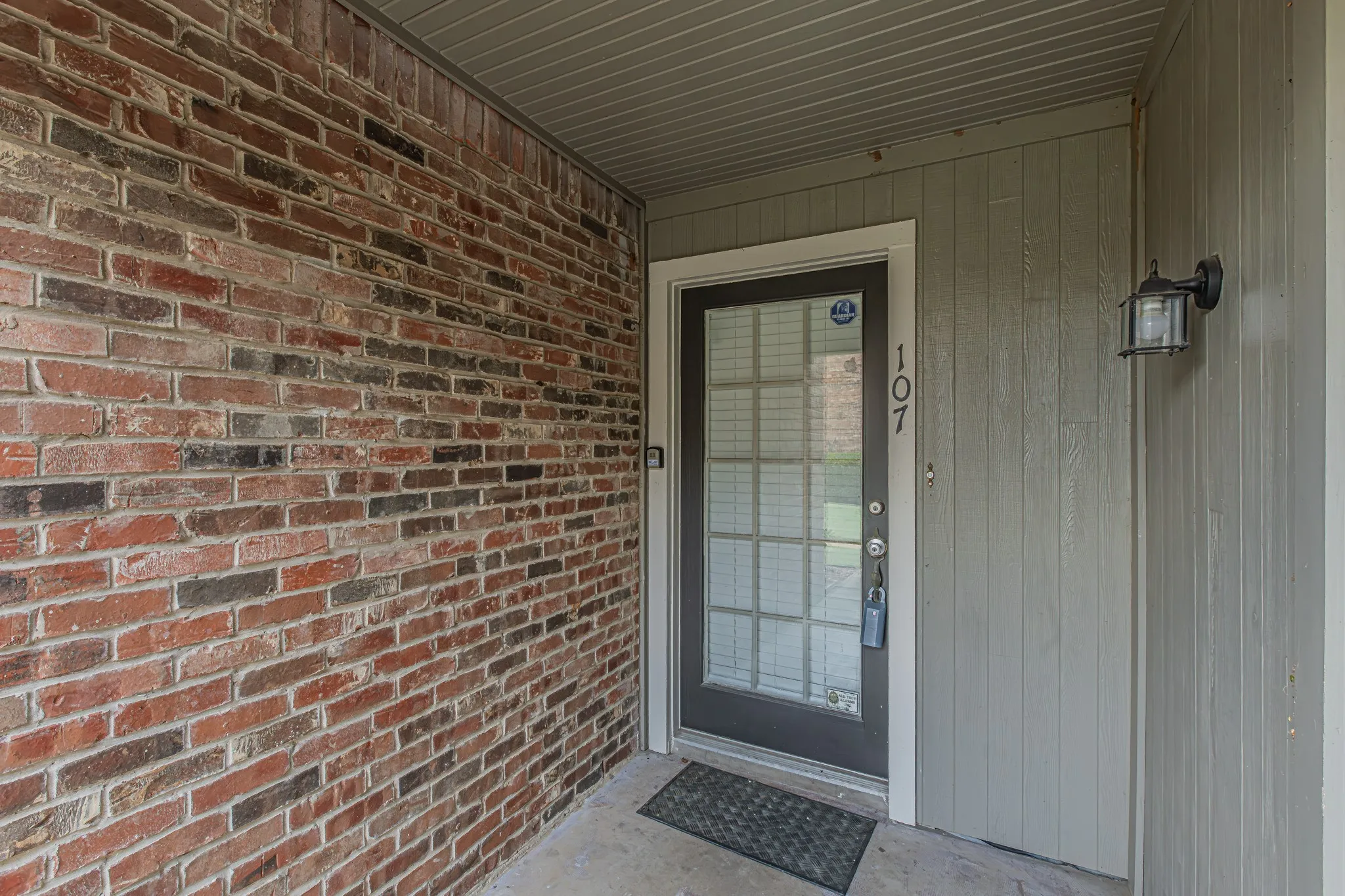 Condominium For Sale in Tarrant County , 2728 Copper Creek Drive 107, Arlington, Texas 76006, 2 Bedroom, 1 Bathroom, Garage spaces, 888 Sqft, built in 1983, mls#21347165, Real Estate Agent in Arlington, Homes For Sale in Tarrant county, Homes For Sale in Arlington, Realtor in Arlington Texas, Real Estate Brokerage Independent Realty Texas, Luminita Cordes Realtor