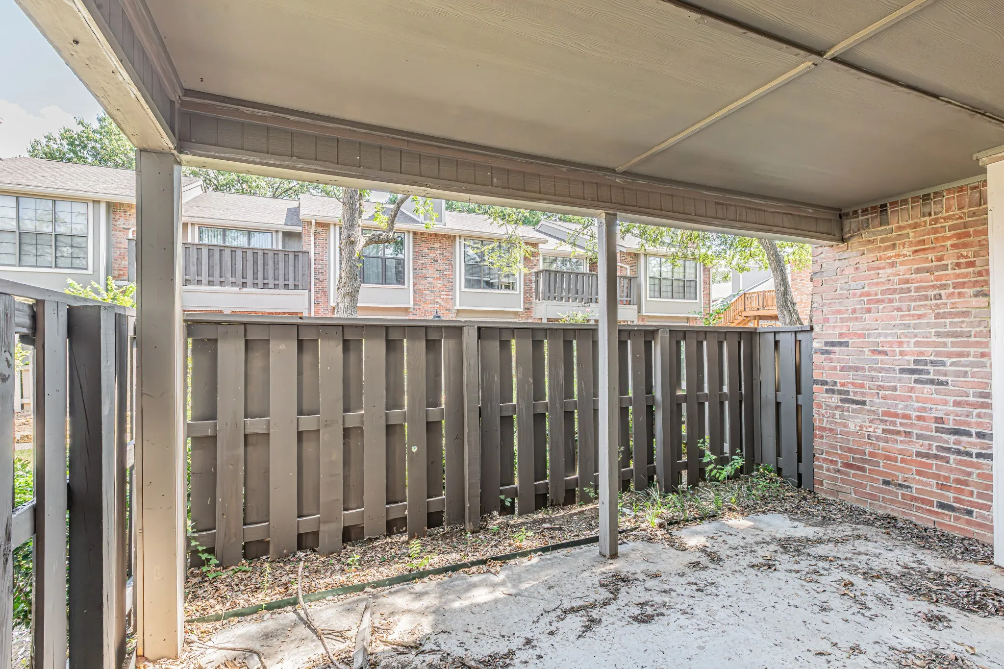 Condominium For Sale in Tarrant County , 2728 Copper Creek Drive 107, Arlington, Texas 76006, 2 Bedroom, 1 Bathroom, Garage spaces, 888 Sqft, built in 1983, mls#21347165, Real Estate Agent in Arlington, Homes For Sale in Tarrant county, Homes For Sale in Arlington, Realtor in Arlington Texas, Real Estate Brokerage Independent Realty Texas, Luminita Cordes Realtor
