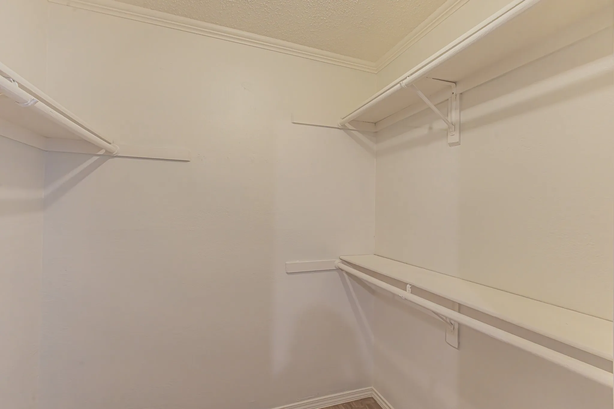 Condominium For Sale in Tarrant County , 2728 Copper Creek Drive 107, Arlington, Texas 76006, 2 Bedroom, 1 Bathroom, Garage spaces, 888 Sqft, built in 1983, mls#21347165, Real Estate Agent in Arlington, Homes For Sale in Tarrant county, Homes For Sale in Arlington, Realtor in Arlington Texas, Real Estate Brokerage Independent Realty Texas, Luminita Cordes Realtor