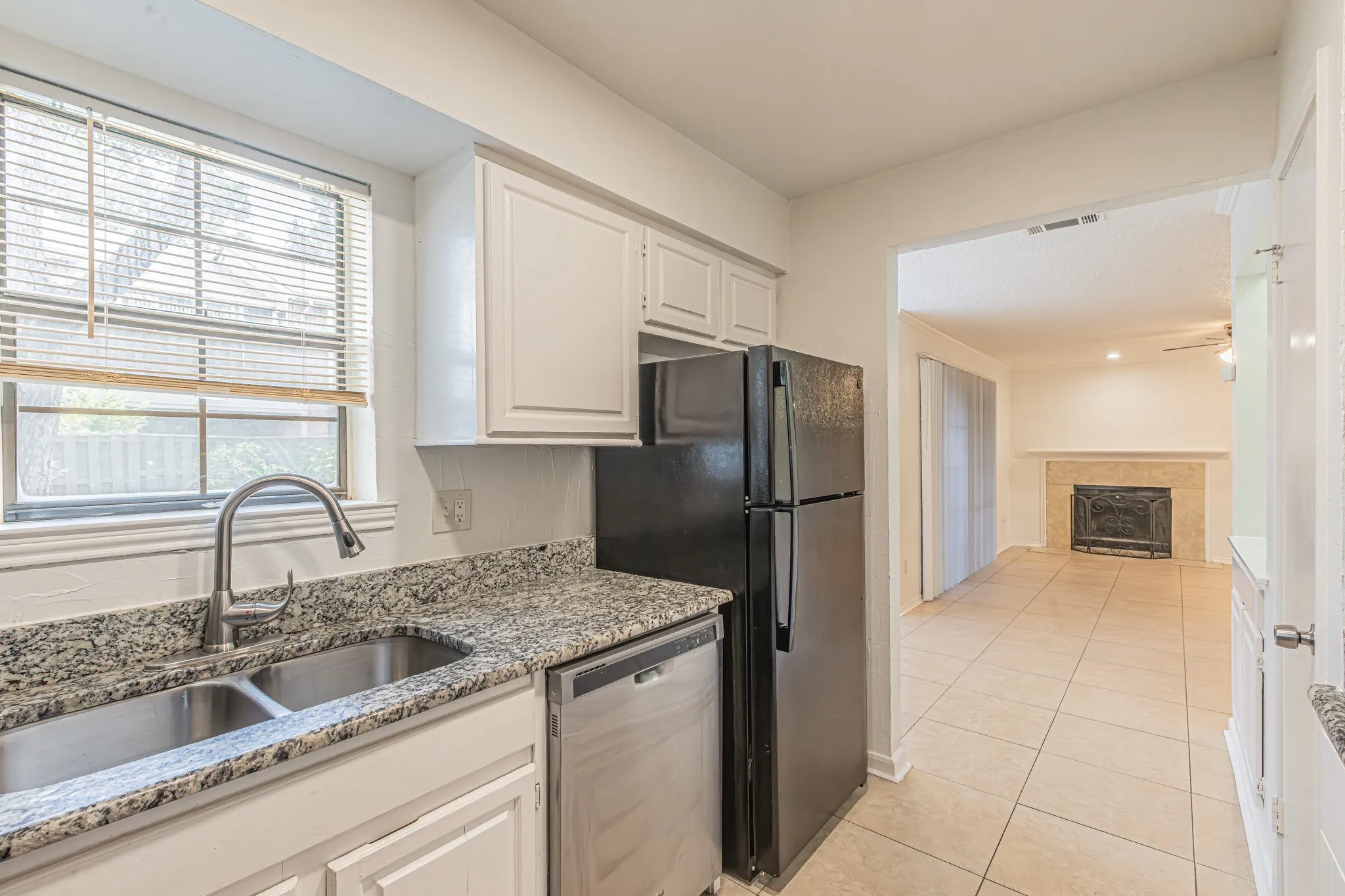 Condominium For Sale in Tarrant County , 2728 Copper Creek Drive 107, Arlington, Texas 76006, 2 Bedroom, 1 Bathroom, Garage spaces, 888 Sqft, built in 1983, mls#21347165, Real Estate Agent in Arlington, Homes For Sale in Tarrant county, Homes For Sale in Arlington, Realtor in Arlington Texas, Real Estate Brokerage Independent Realty Texas, Luminita Cordes Realtor