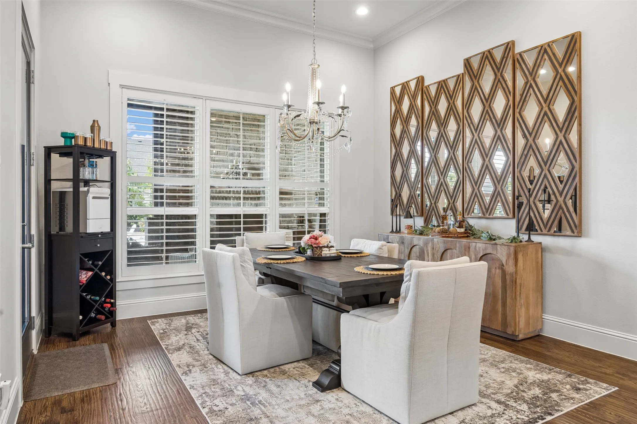 A Bright Dining Space with Backyard Views – Large windows fill the breakfast area with natural light and offer a relaxing view of the outdoor living spaces, creating an inviting setting for casual meals and conversation.