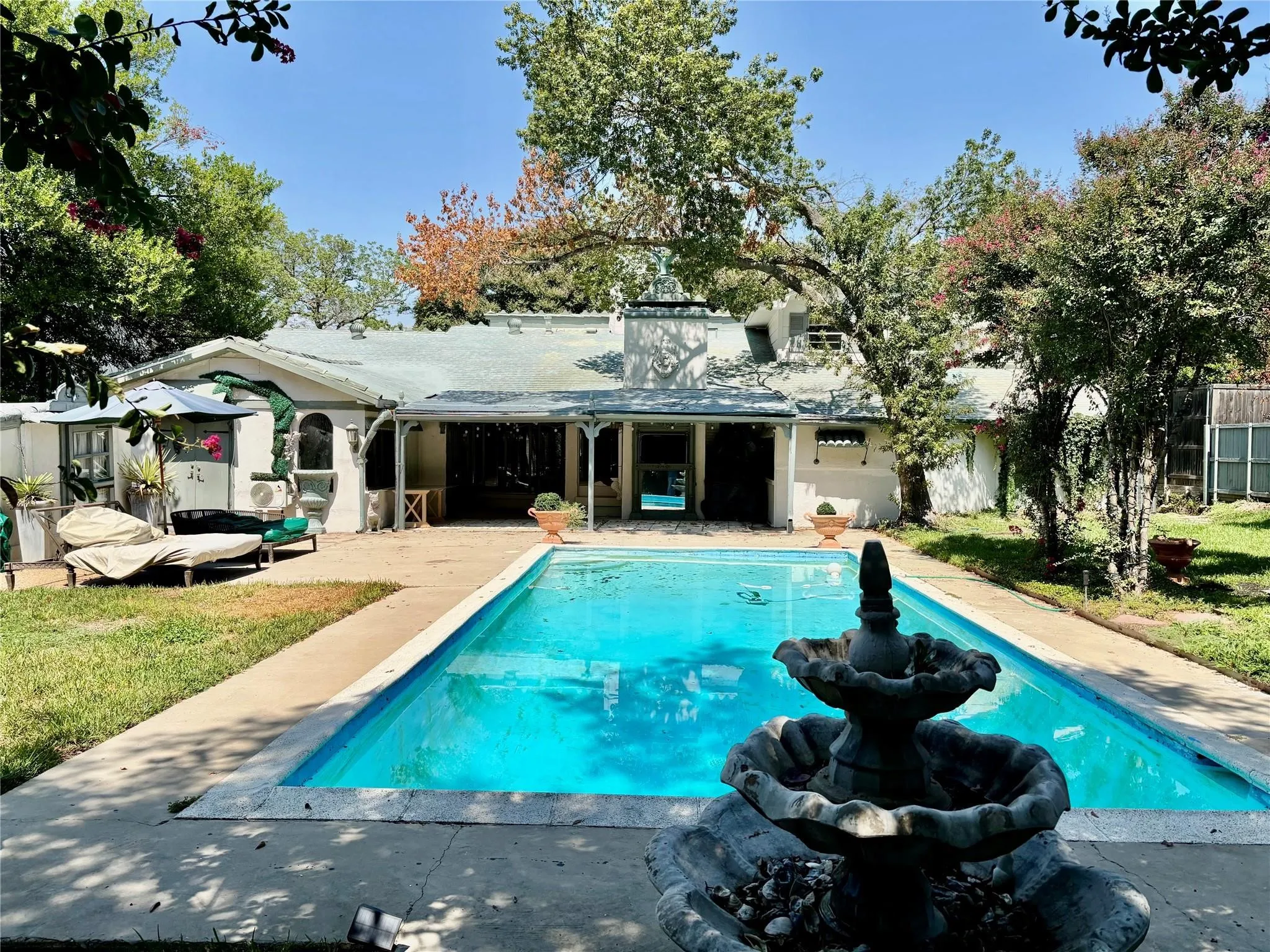 Single Family Residence For Sale in Dallas County , 5338 W University Boulevard, Dallas, Texas 75209, 4 Bedroom, 4 Bathroom, 2 Garage spaces, 2,978 Sqft, built in 1969, mls#21347244, Real Estate Agent in Dallas, Homes For Sale in Dallas county, Homes For Sale in Dallas, Realtor in Dallas Texas, Real Estate Brokerage Independent Realty Texas, Luminita Cordes Realtor