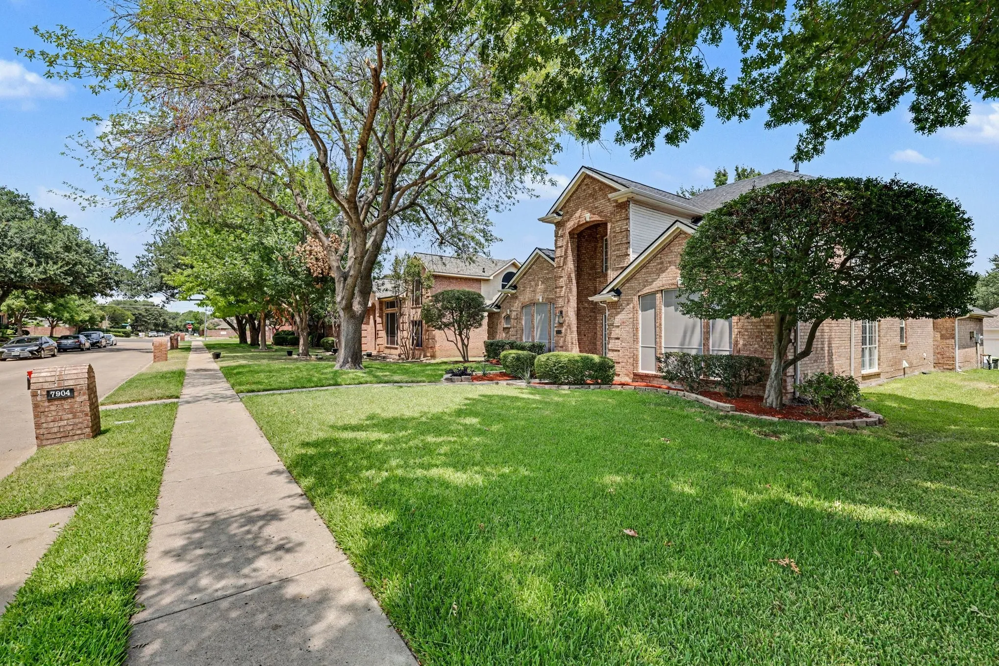 Single Family Residence For Sale in Collin County , 7904 Alderwood Place, Plano, Texas 75025, 4 Bedroom, 3 Bathroom, 2 Garage spaces, 2,706 Sqft, built in 1995, mls#21345926, Real Estate Agent in Plano, Homes For Sale in Collin county, Homes For Sale in Plano, Realtor in Plano Texas, Real Estate Brokerage Independent Realty Texas, Luminita Cordes Realtor