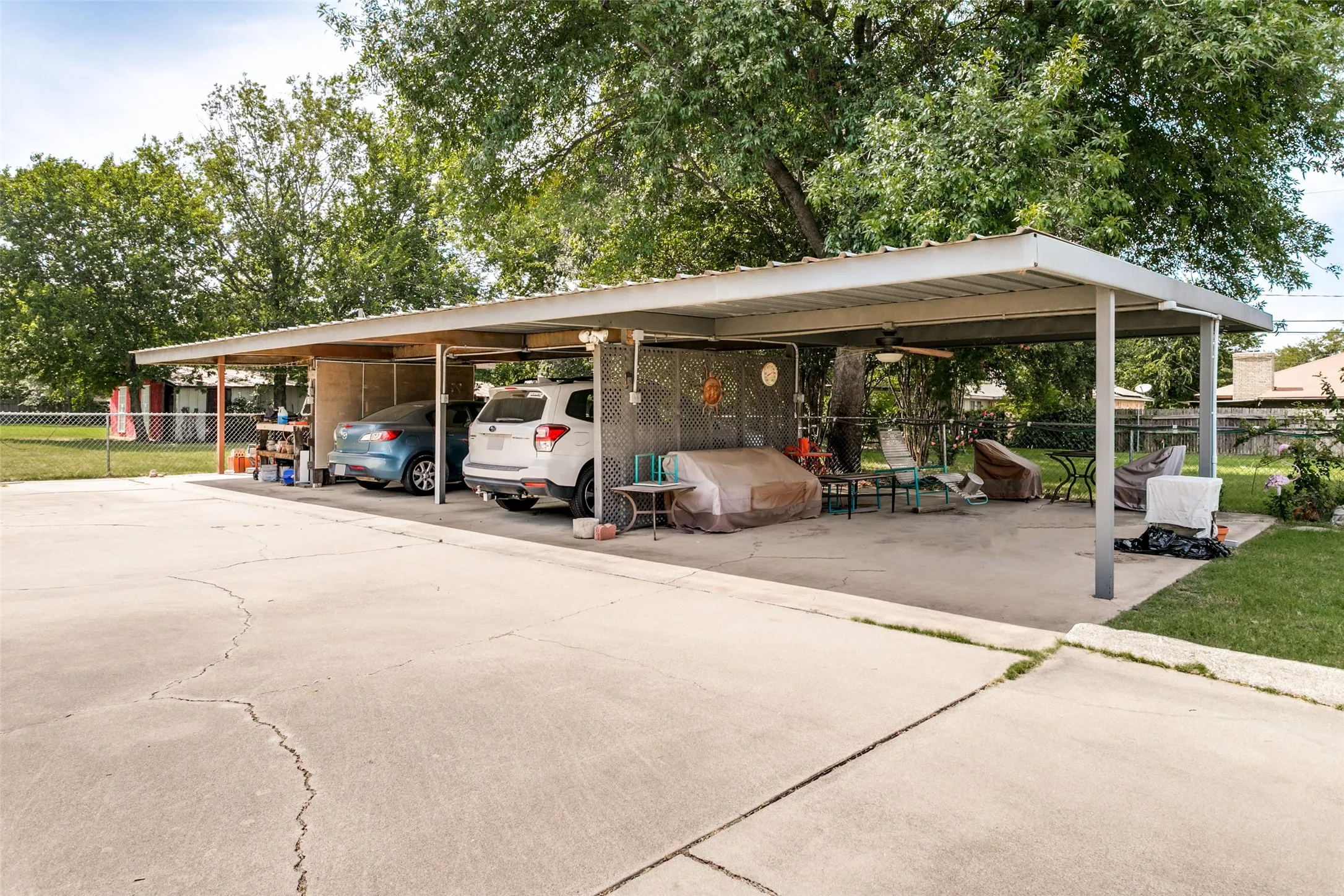 Single Family Residence For Sale in Tarrant County , 1425 Tobie Layne Street, Benbrook, Texas 76126, 4 Bedroom, 3 Bathroom, 1 Garage spaces, 2,758 Sqft, built in 2005, mls#21346035, Real Estate Agent in Benbrook, Homes For Sale in Tarrant county, Homes For Sale in Benbrook, Realtor in Benbrook Texas, Real Estate Brokerage Independent Realty Texas, Luminita Cordes Realtor