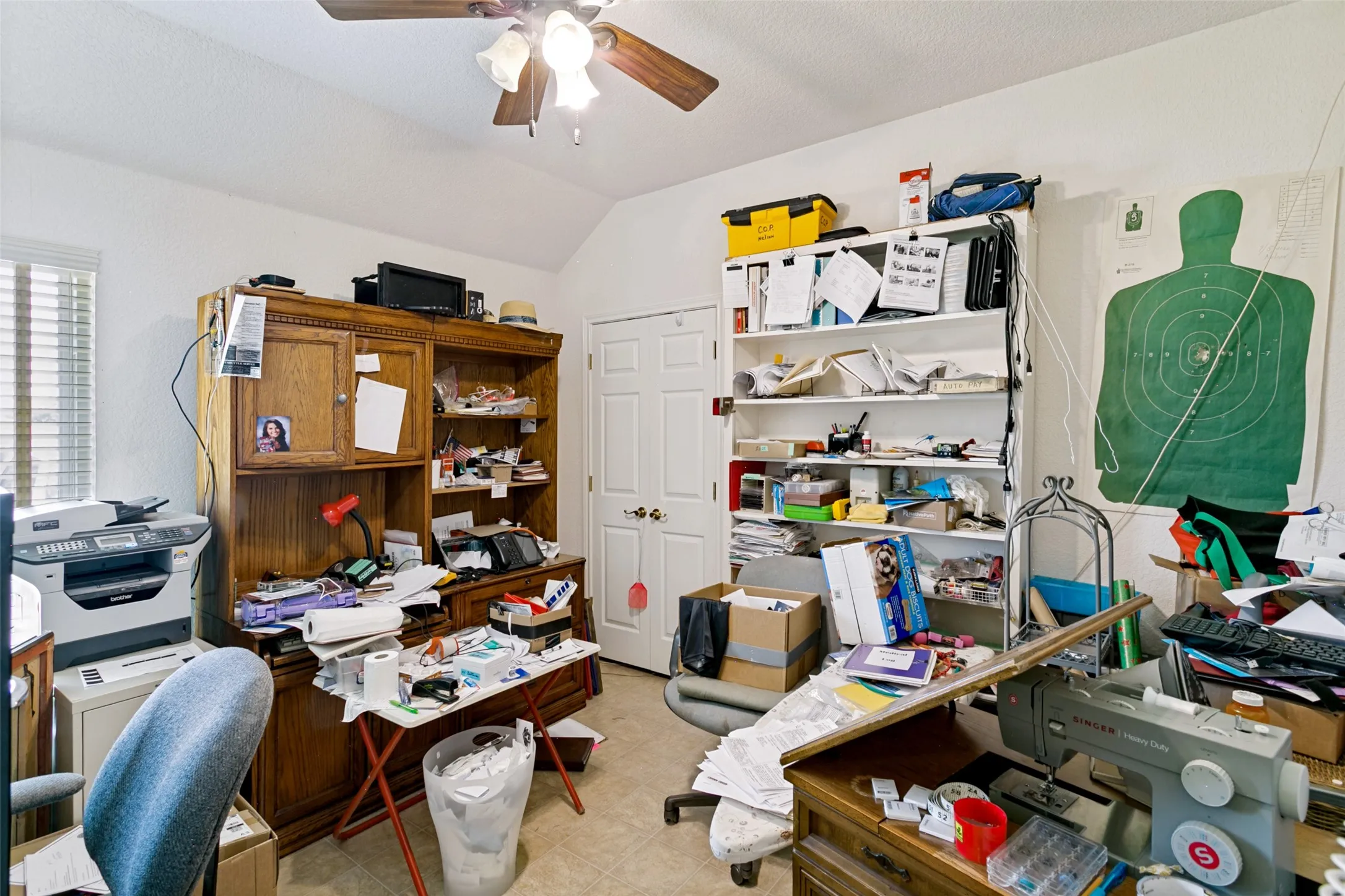 Vaulted white ceiling with a ceiling fan light fixture