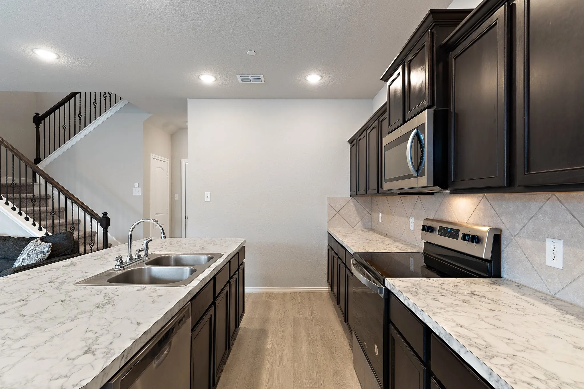 Single Family Residence For Rent in Dallas County , 2833 Bellflower Drive, Mesquite, Texas 75150, 3 Bedroom, 3 Bathroom, 2 Garage spaces, 1,764 Sqft, built in 2021, mls#21347236, Real Estate Agent in Mesquite, Homes For Rent in Dallas county, Homes For Rent in Mesquite, Realtor in Mesquite Texas, Real Estate Brokerage Independent Realty Texas, Luminita Cordes Realtor
