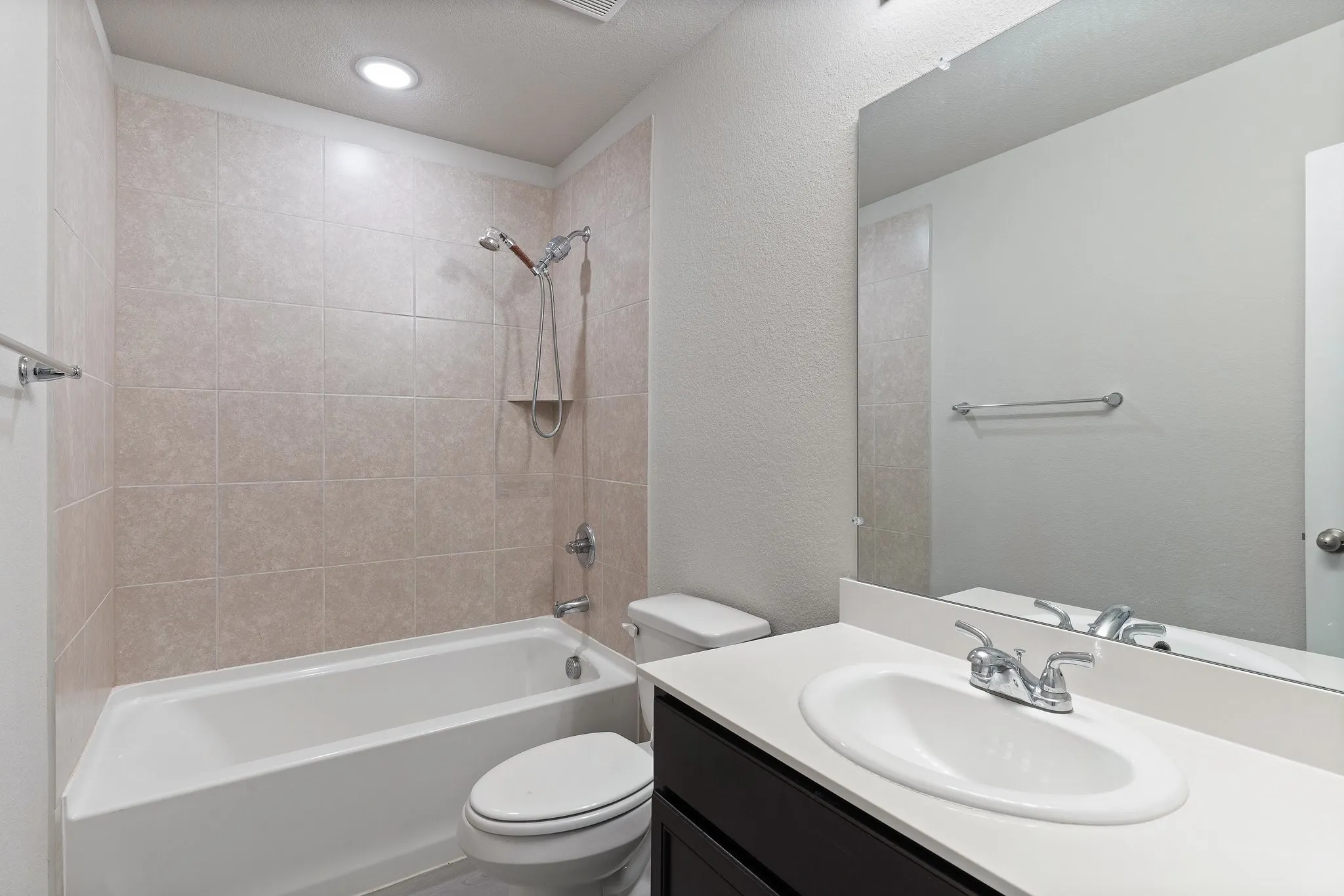 Single Family Residence For Rent in Dallas County , 2833 Bellflower Drive, Mesquite, Texas 75150, 3 Bedroom, 3 Bathroom, 2 Garage spaces, 1,764 Sqft, built in 2021, mls#21347236, Real Estate Agent in Mesquite, Homes For Rent in Dallas county, Homes For Rent in Mesquite, Realtor in Mesquite Texas, Real Estate Brokerage Independent Realty Texas, Luminita Cordes Realtor