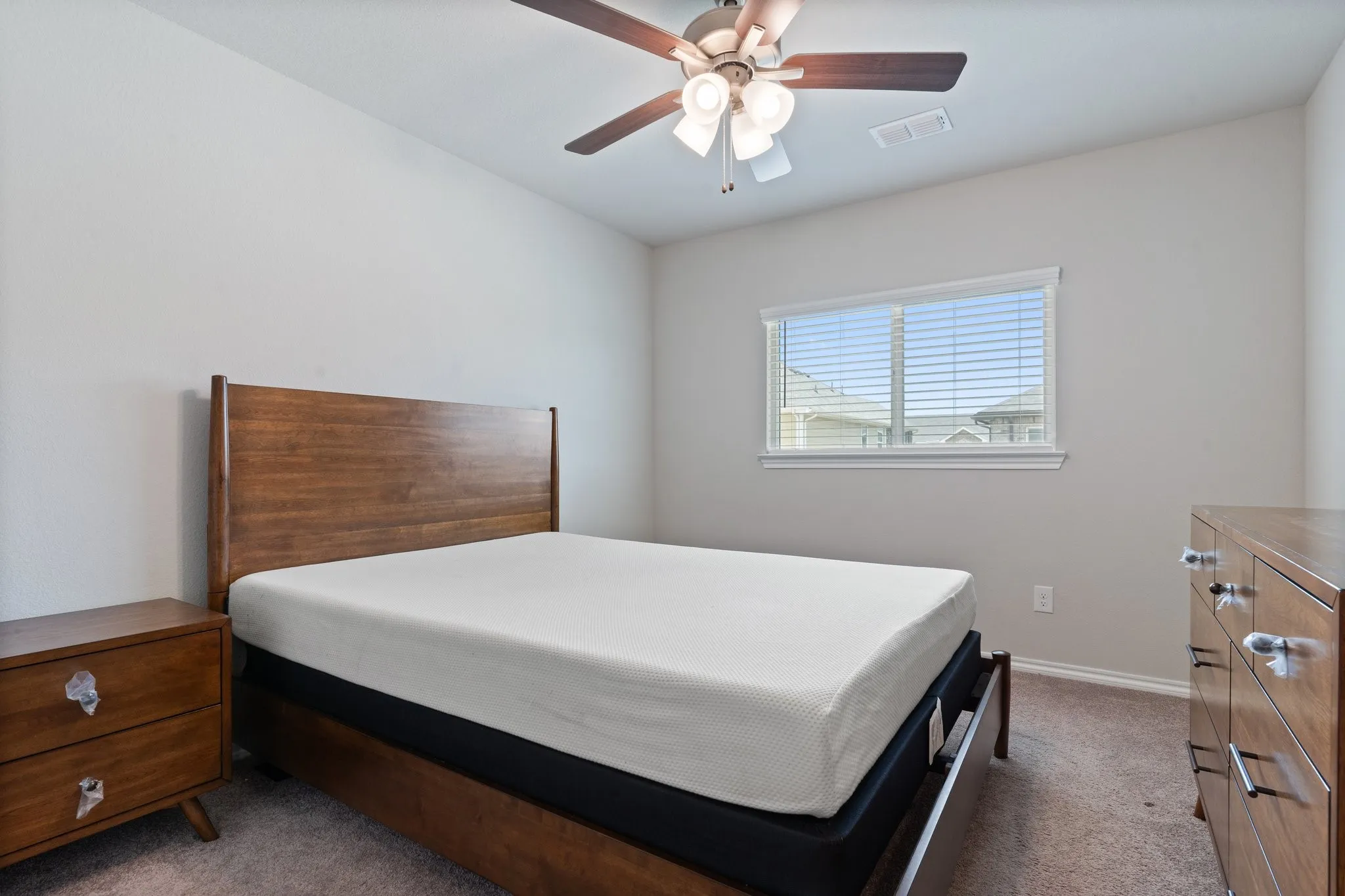 Single Family Residence For Rent in Dallas County , 2833 Bellflower Drive, Mesquite, Texas 75150, 3 Bedroom, 3 Bathroom, 2 Garage spaces, 1,764 Sqft, built in 2021, mls#21347236, Real Estate Agent in Mesquite, Homes For Rent in Dallas county, Homes For Rent in Mesquite, Realtor in Mesquite Texas, Real Estate Brokerage Independent Realty Texas, Luminita Cordes Realtor
