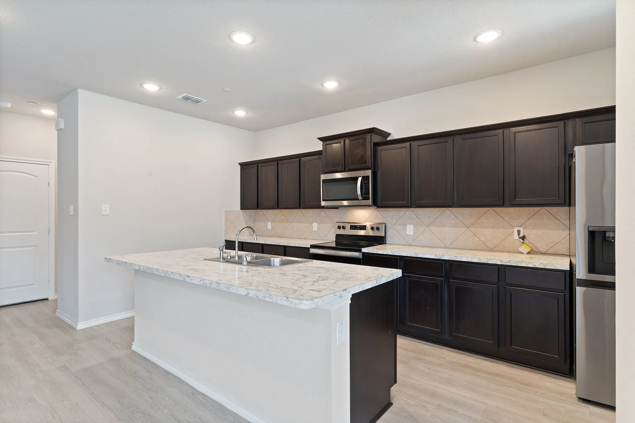 Single Family Residence For Rent in Dallas County , 2833 Bellflower Drive, Mesquite, Texas 75150, 3 Bedroom, 3 Bathroom, 2 Garage spaces, 1,764 Sqft, built in 2021, mls#21347236, Real Estate Agent in Mesquite, Homes For Rent in Dallas county, Homes For Rent in Mesquite, Realtor in Mesquite Texas, Real Estate Brokerage Independent Realty Texas, Luminita Cordes Realtor