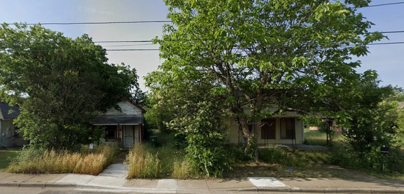front of lot with both structures