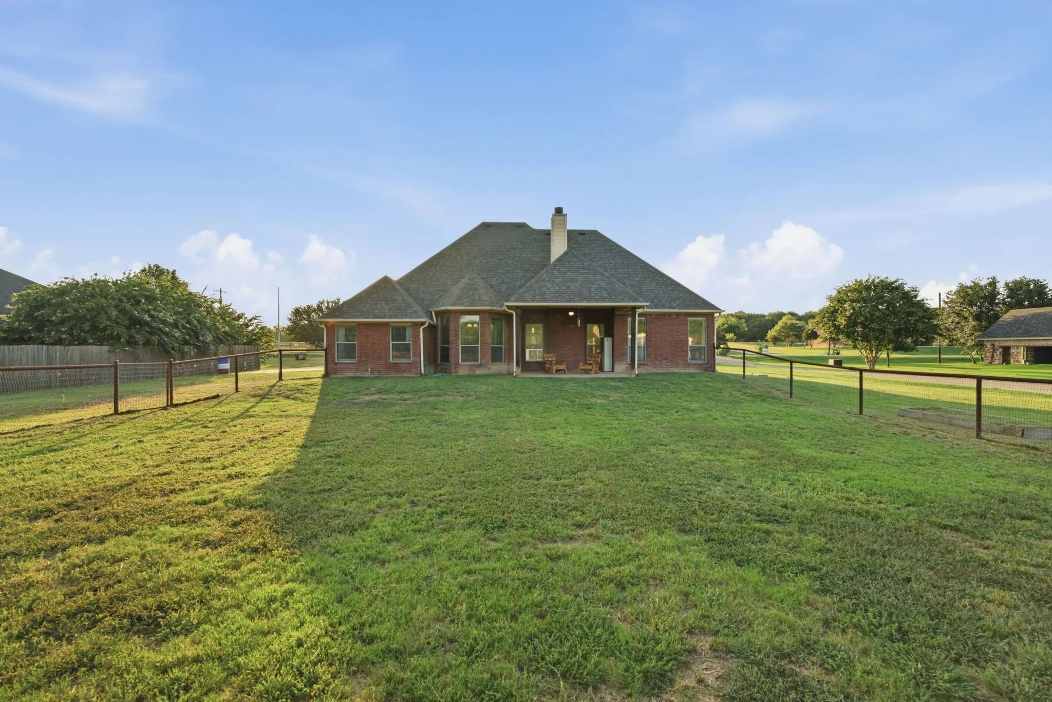 Single Family Residence For Sale in Parker County , 148 Fossil Rock Drive, Azle, Texas 76020, 3 Bedroom, 2 Bathroom, 3 Garage spaces, 1,964 Sqft, built in 2006, mls#21345537, Real Estate Agent in Azle, Homes For Sale in Parker county, Homes For Sale in Azle, Realtor in Azle Texas, Real Estate Brokerage Independent Realty Texas, Luminita Cordes Realtor