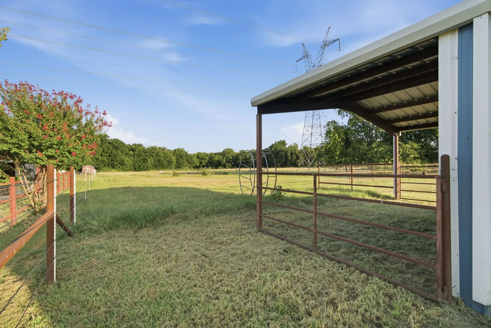 Single Family Residence For Sale in Parker County , 148 Fossil Rock Drive, Azle, Texas 76020, 3 Bedroom, 2 Bathroom, 3 Garage spaces, 1,964 Sqft, built in 2006, mls#21345537, Real Estate Agent in Azle, Homes For Sale in Parker county, Homes For Sale in Azle, Realtor in Azle Texas, Real Estate Brokerage Independent Realty Texas, Luminita Cordes Realtor