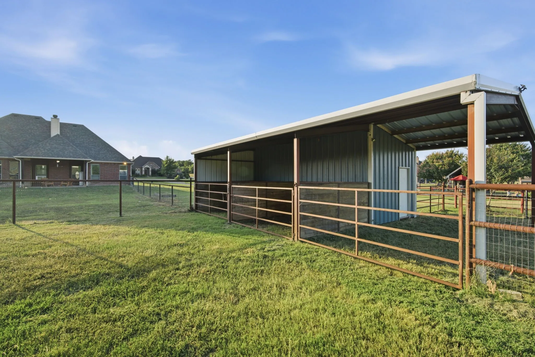 Single Family Residence For Sale in Parker County , 148 Fossil Rock Drive, Azle, Texas 76020, 3 Bedroom, 2 Bathroom, 3 Garage spaces, 1,964 Sqft, built in 2006, mls#21345537, Real Estate Agent in Azle, Homes For Sale in Parker county, Homes For Sale in Azle, Realtor in Azle Texas, Real Estate Brokerage Independent Realty Texas, Luminita Cordes Realtor