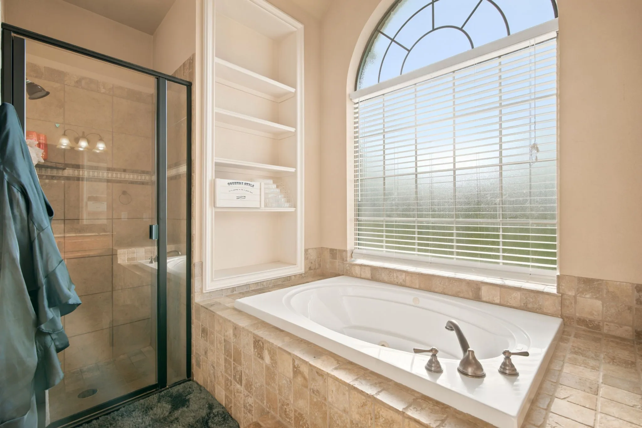Single Family Residence For Sale in Parker County , 148 Fossil Rock Drive, Azle, Texas 76020, 3 Bedroom, 2 Bathroom, 3 Garage spaces, 1,964 Sqft, built in 2006, mls#21345537, Real Estate Agent in Azle, Homes For Sale in Parker county, Homes For Sale in Azle, Realtor in Azle Texas, Real Estate Brokerage Independent Realty Texas, Luminita Cordes Realtor
