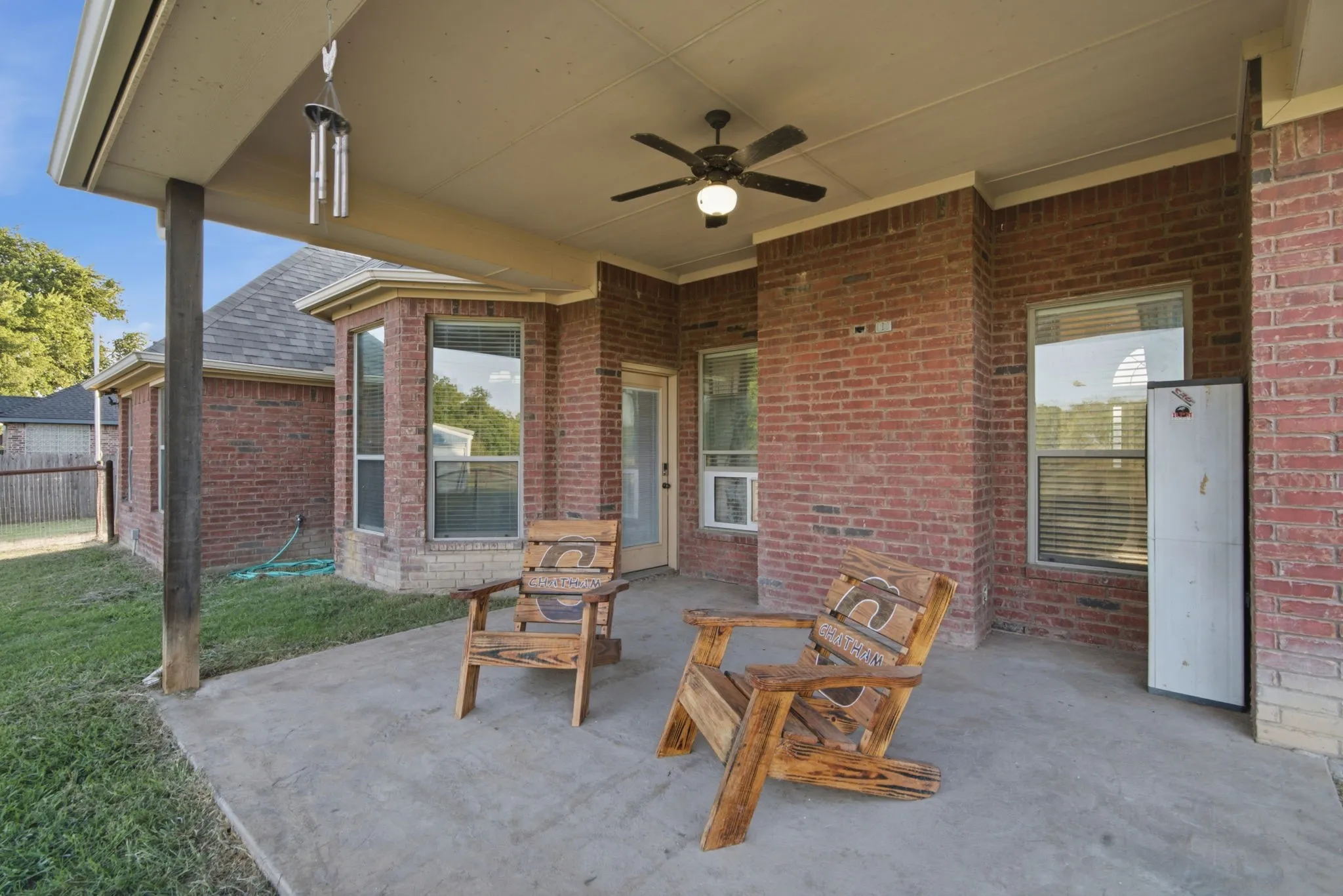 Single Family Residence For Sale in Parker County , 148 Fossil Rock Drive, Azle, Texas 76020, 3 Bedroom, 2 Bathroom, 3 Garage spaces, 1,964 Sqft, built in 2006, mls#21345537, Real Estate Agent in Azle, Homes For Sale in Parker county, Homes For Sale in Azle, Realtor in Azle Texas, Real Estate Brokerage Independent Realty Texas, Luminita Cordes Realtor