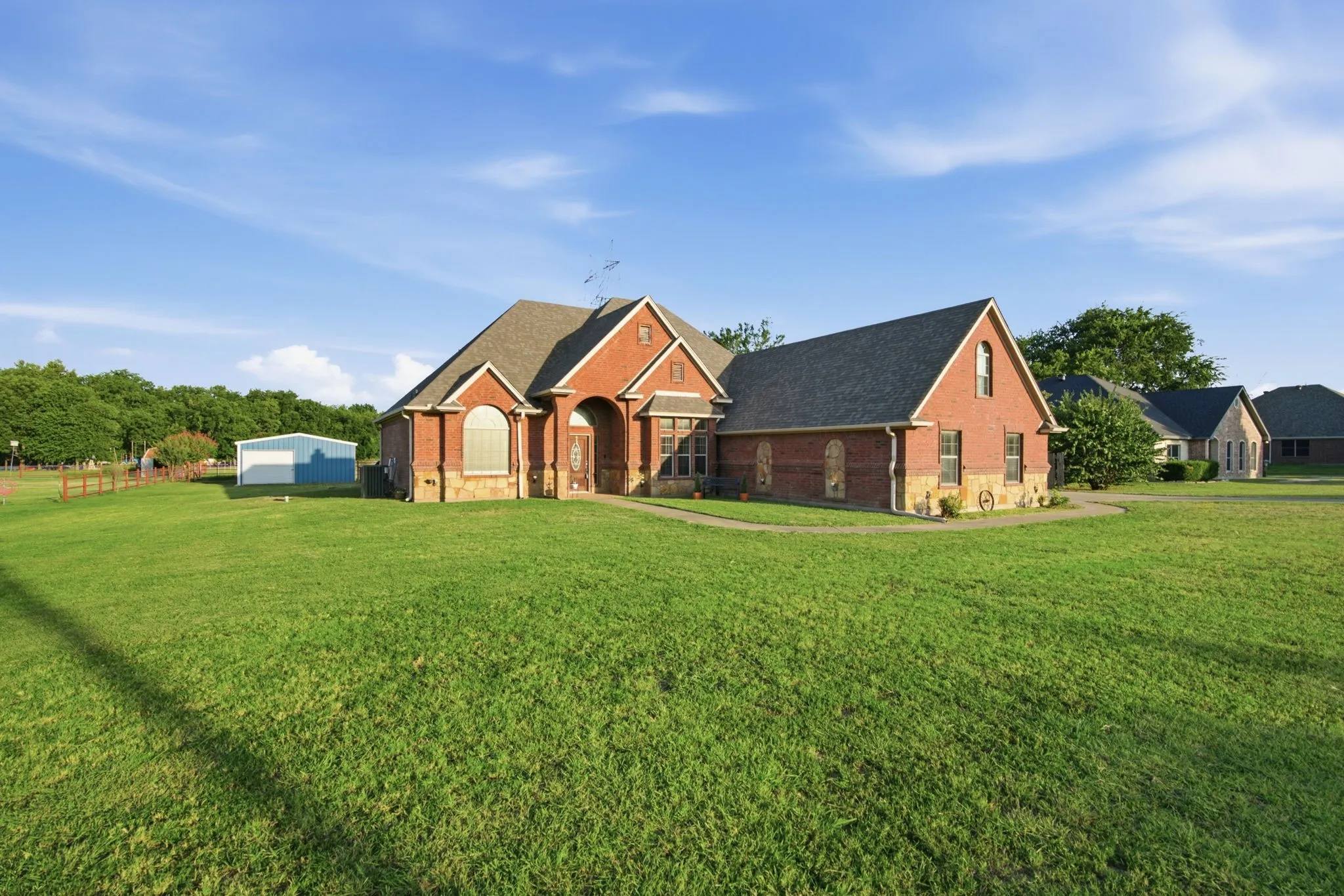 Single Family Residence For Sale in Parker County , 148 Fossil Rock Drive, Azle, Texas 76020, 3 Bedroom, 2 Bathroom, 3 Garage spaces, 1,964 Sqft, built in 2006, mls#21345537, Real Estate Agent in Azle, Homes For Sale in Parker county, Homes For Sale in Azle, Realtor in Azle Texas, Real Estate Brokerage Independent Realty Texas, Luminita Cordes Realtor