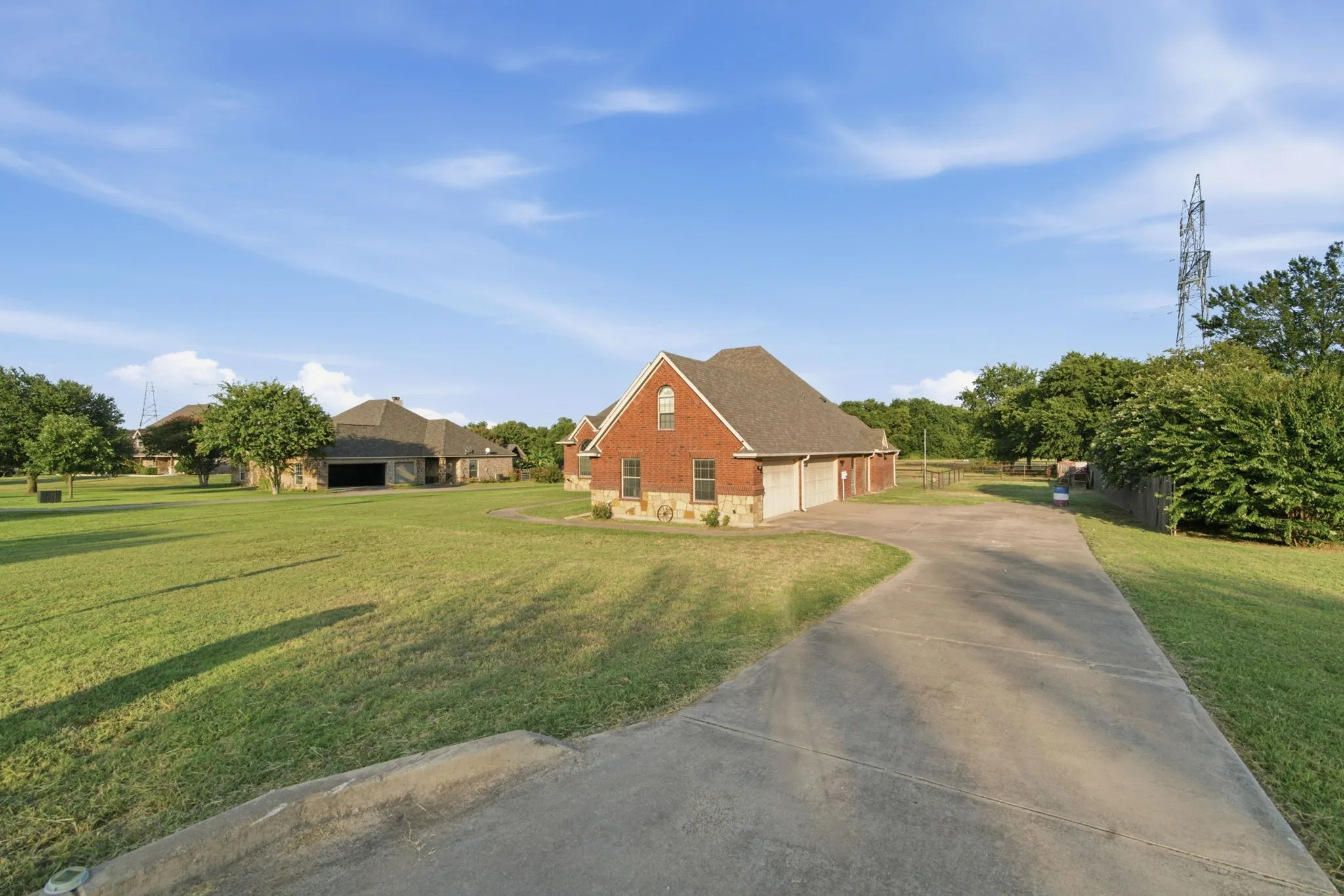Single Family Residence For Sale in Parker County , 148 Fossil Rock Drive, Azle, Texas 76020, 3 Bedroom, 2 Bathroom, 3 Garage spaces, 1,964 Sqft, built in 2006, mls#21345537, Real Estate Agent in Azle, Homes For Sale in Parker county, Homes For Sale in Azle, Realtor in Azle Texas, Real Estate Brokerage Independent Realty Texas, Luminita Cordes Realtor