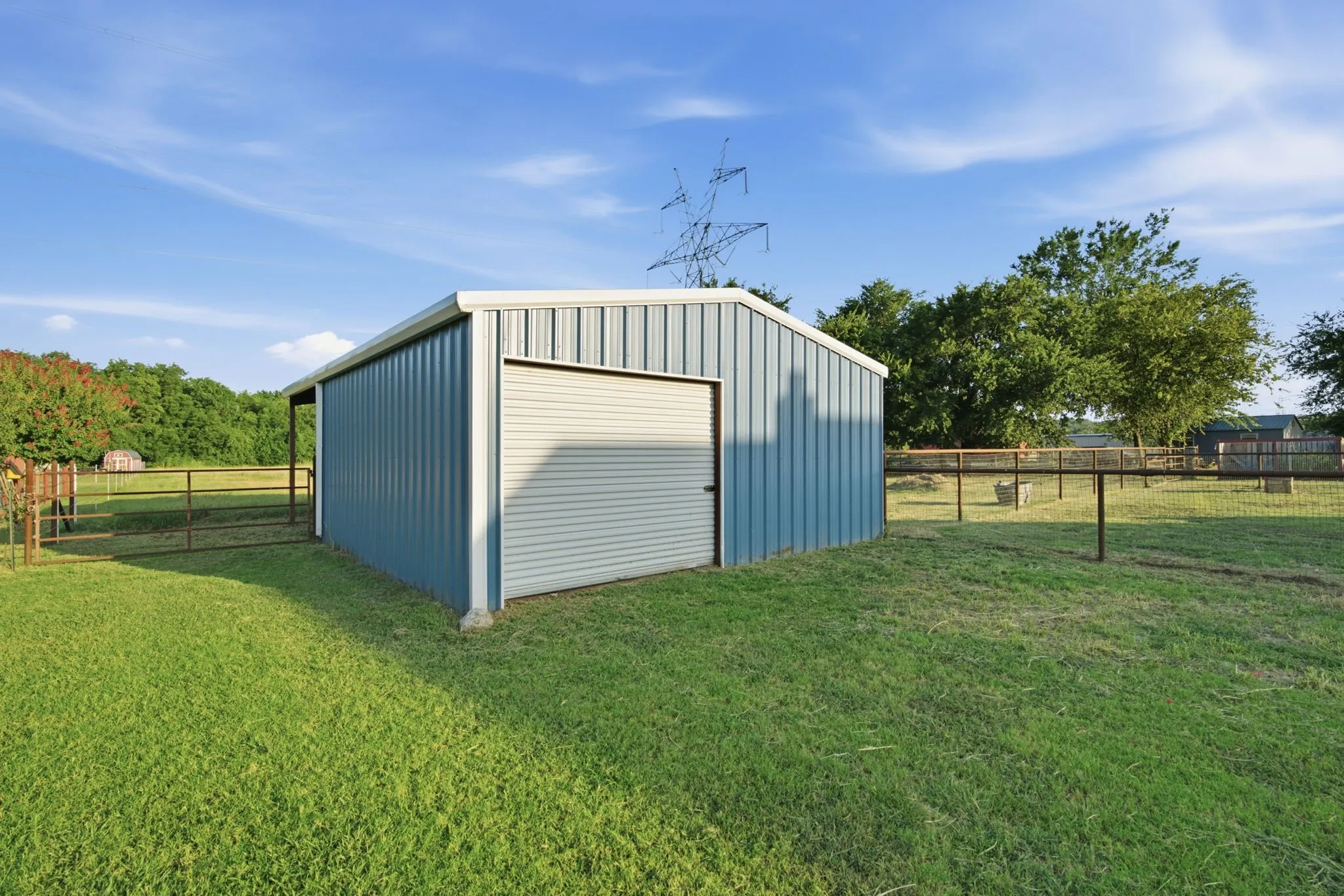 Single Family Residence For Sale in Parker County , 148 Fossil Rock Drive, Azle, Texas 76020, 3 Bedroom, 2 Bathroom, 3 Garage spaces, 1,964 Sqft, built in 2006, mls#21345537, Real Estate Agent in Azle, Homes For Sale in Parker county, Homes For Sale in Azle, Realtor in Azle Texas, Real Estate Brokerage Independent Realty Texas, Luminita Cordes Realtor