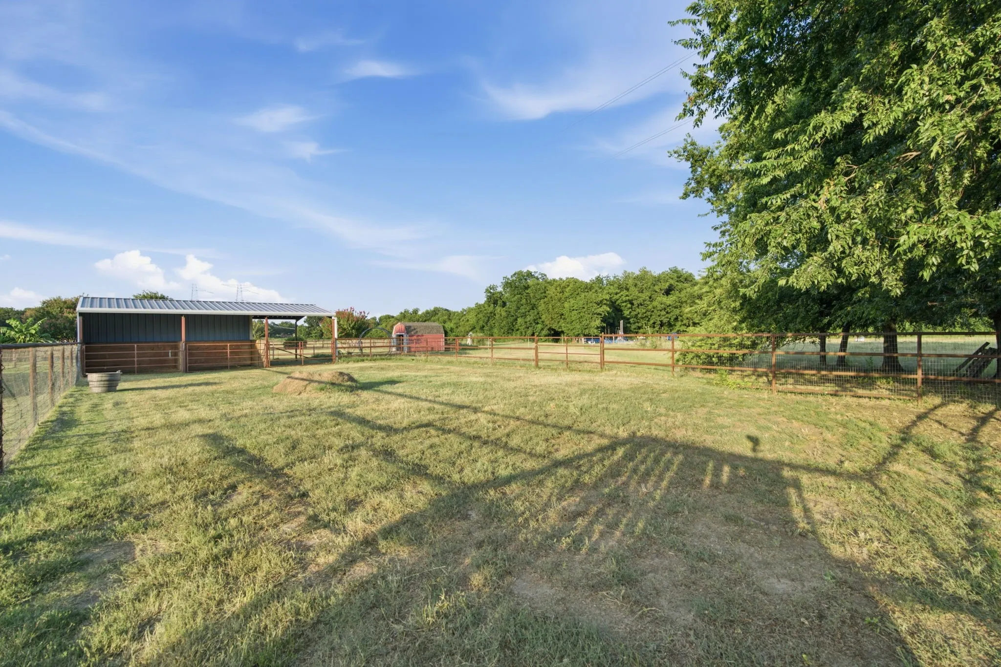 Single Family Residence For Sale in Parker County , 148 Fossil Rock Drive, Azle, Texas 76020, 3 Bedroom, 2 Bathroom, 3 Garage spaces, 1,964 Sqft, built in 2006, mls#21345537, Real Estate Agent in Azle, Homes For Sale in Parker county, Homes For Sale in Azle, Realtor in Azle Texas, Real Estate Brokerage Independent Realty Texas, Luminita Cordes Realtor