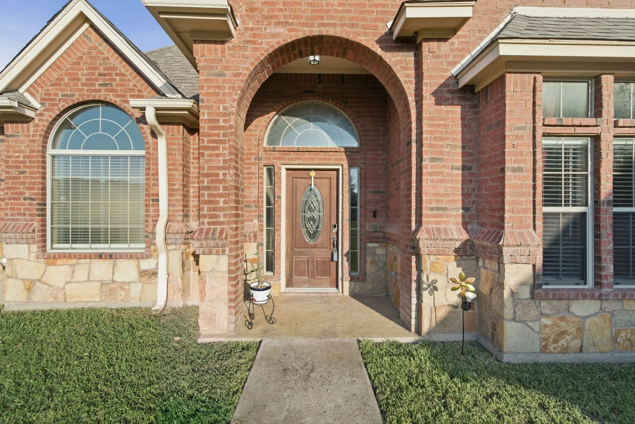 Single Family Residence For Sale in Parker County , 148 Fossil Rock Drive, Azle, Texas 76020, 3 Bedroom, 2 Bathroom, 3 Garage spaces, 1,964 Sqft, built in 2006, mls#21345537, Real Estate Agent in Azle, Homes For Sale in Parker county, Homes For Sale in Azle, Realtor in Azle Texas, Real Estate Brokerage Independent Realty Texas, Luminita Cordes Realtor