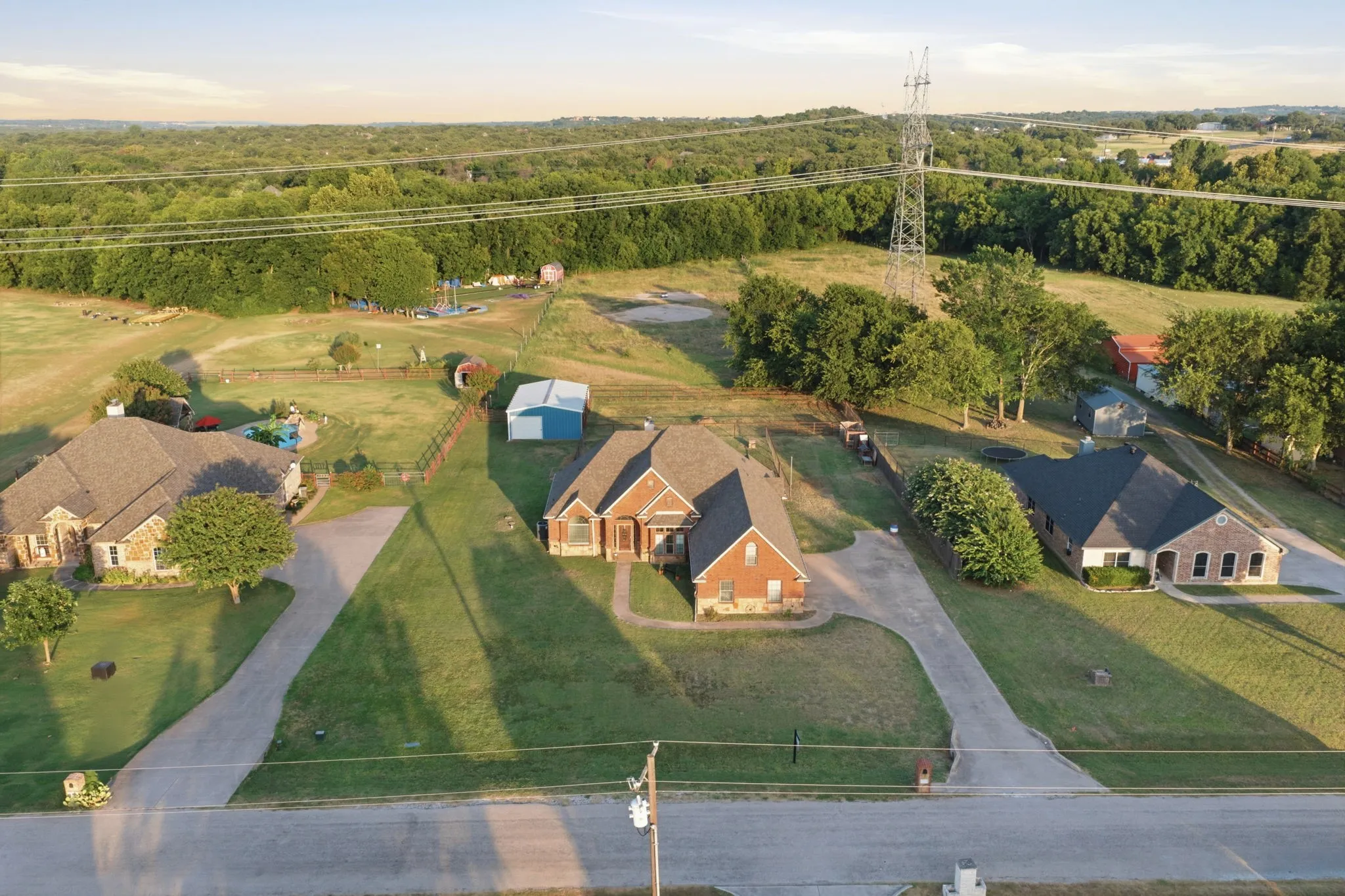 Single Family Residence For Sale in Parker County , 148 Fossil Rock Drive, Azle, Texas 76020, 3 Bedroom, 2 Bathroom, 3 Garage spaces, 1,964 Sqft, built in 2006, mls#21345537, Real Estate Agent in Azle, Homes For Sale in Parker county, Homes For Sale in Azle, Realtor in Azle Texas, Real Estate Brokerage Independent Realty Texas, Luminita Cordes Realtor