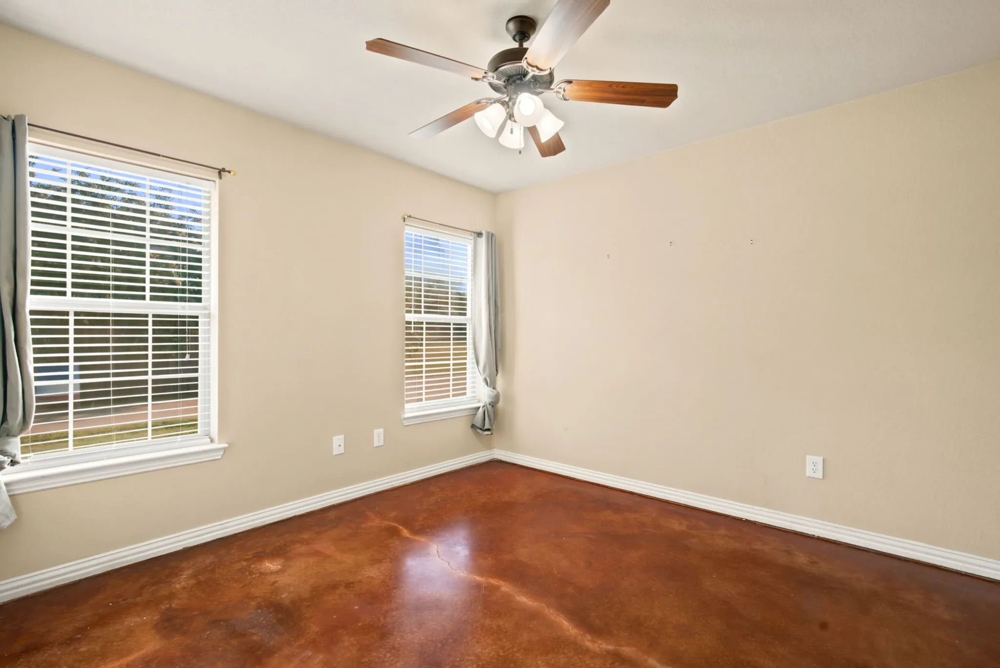 Single Family Residence For Sale in Parker County , 148 Fossil Rock Drive, Azle, Texas 76020, 3 Bedroom, 2 Bathroom, 3 Garage spaces, 1,964 Sqft, built in 2006, mls#21345537, Real Estate Agent in Azle, Homes For Sale in Parker county, Homes For Sale in Azle, Realtor in Azle Texas, Real Estate Brokerage Independent Realty Texas, Luminita Cordes Realtor